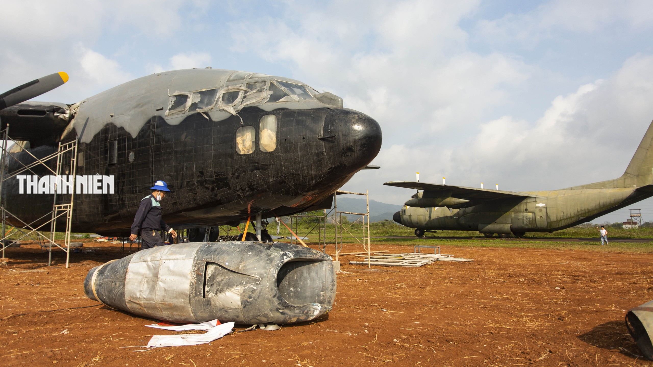 Cận cảnh quá trình lắp đặt máy bay C-119 tại sân bay Tà Cơn- Ảnh 10.