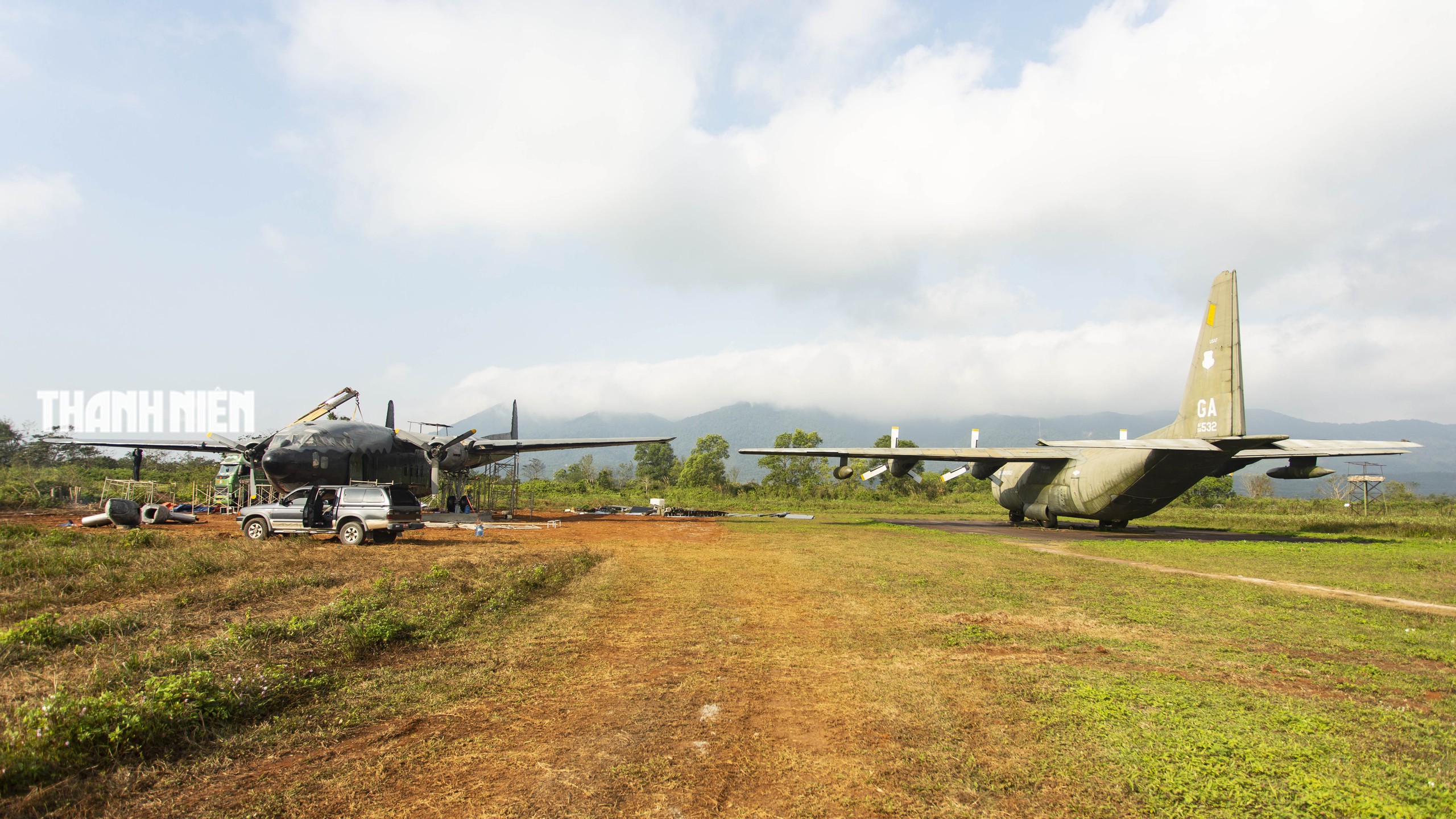 Cận cảnh quá trình lắp đặt máy bay C-119 tại sân bay Tà Cơn- Ảnh 3.