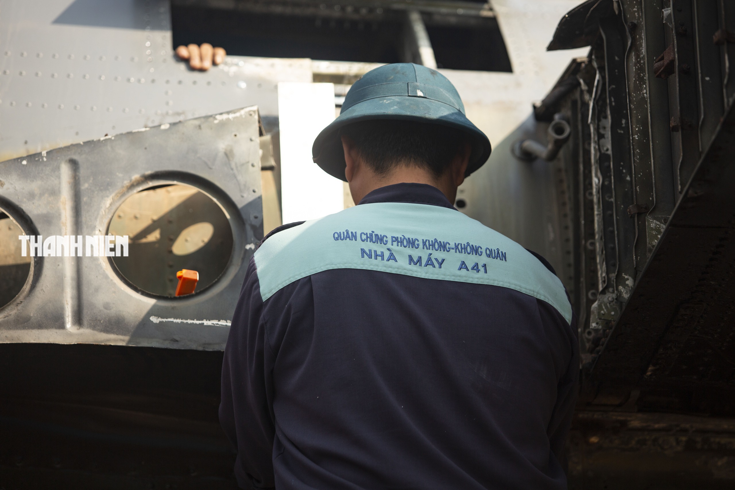 Cận cảnh quá trình lắp đặt máy bay C-119 tại sân bay Tà Cơn- Ảnh 2.