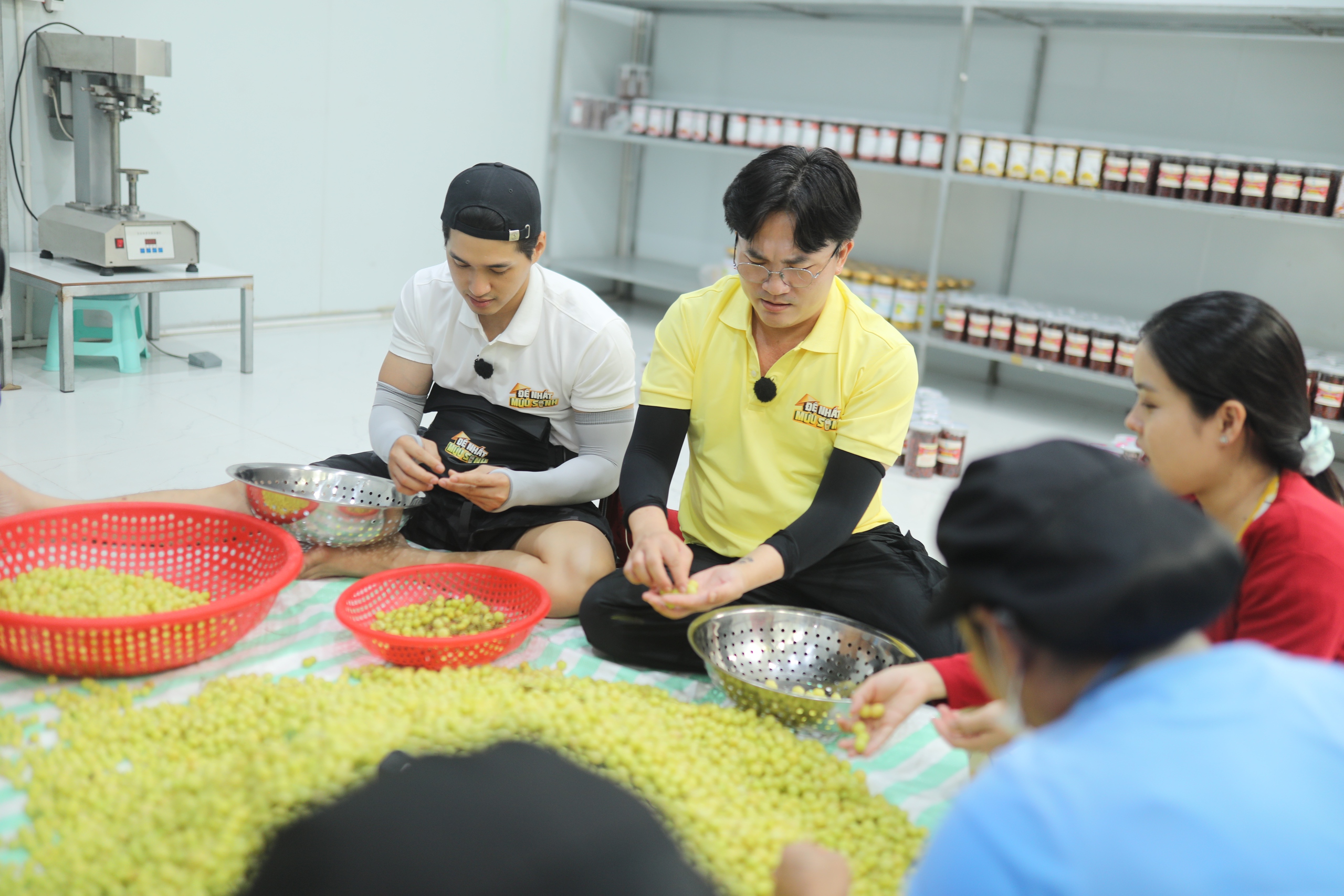 Xôn xao hình ảnh Đại Nghĩa lao động tay chân, thù lao gây bất ngờ - Ảnh 2.