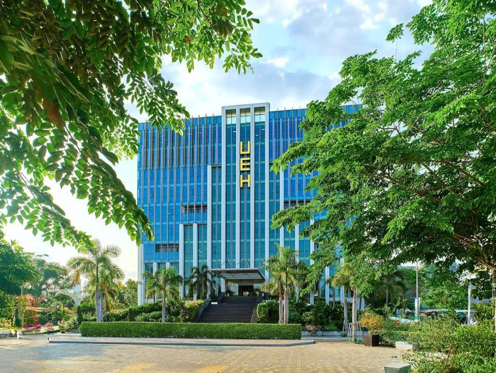 30% cử nhân ĐH Kinh tế TP.HCM làm việc cho doanh nghiệp nước ngoài- Ảnh 1.