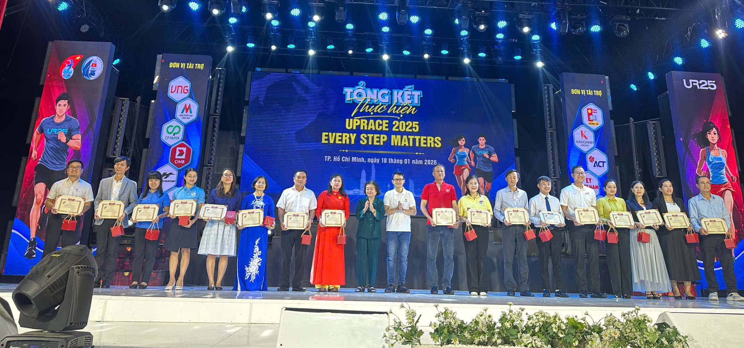 Hướng tới mục tiêu trao 8.000 suất học bổng cho học sinh, sinh viên vùng biển đảo - Ảnh 1.