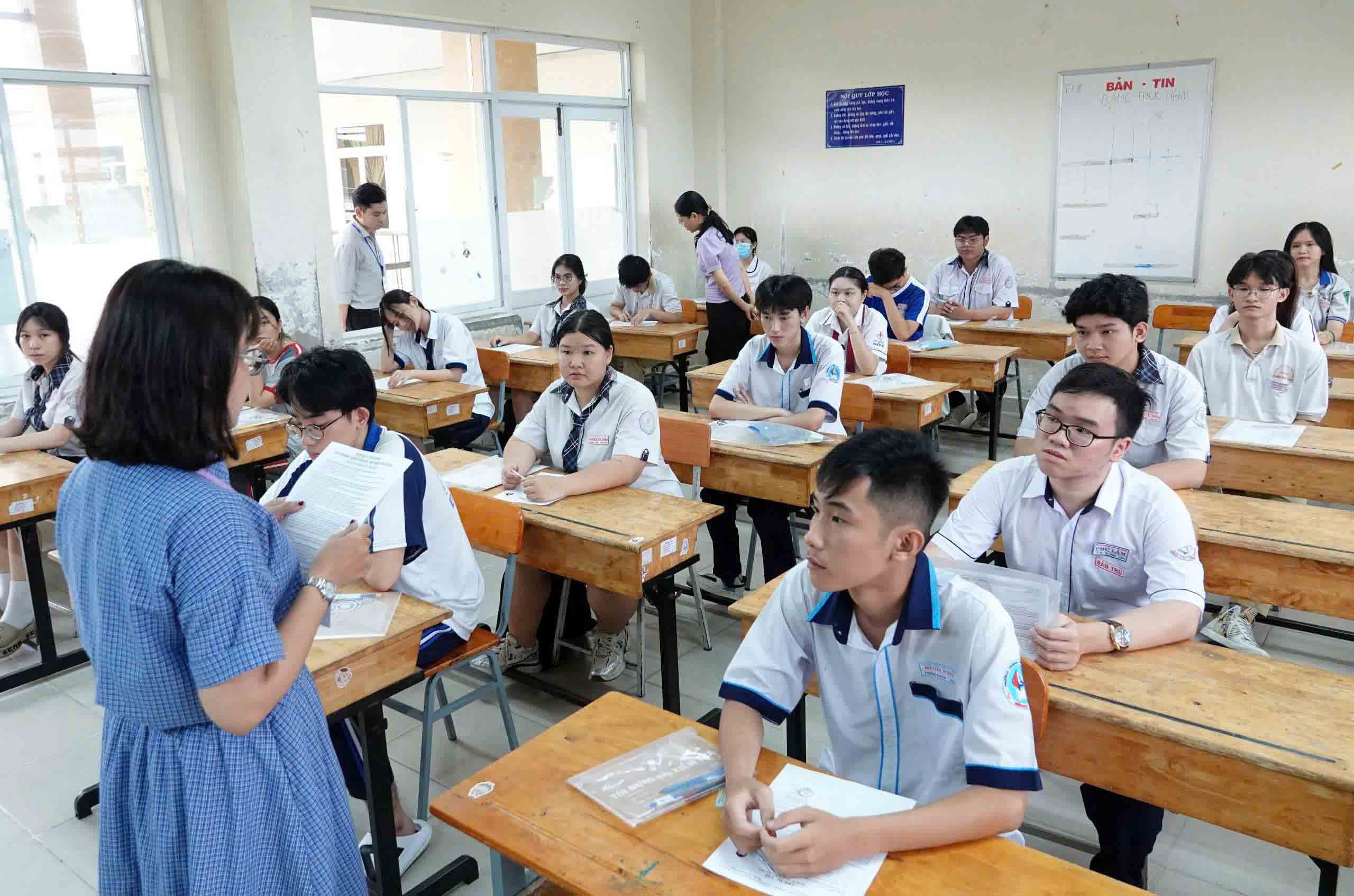 Vì sao cần công bố đối sánh điểm thi tốt nghiệp THPT và lớp 12? - Ảnh 1.