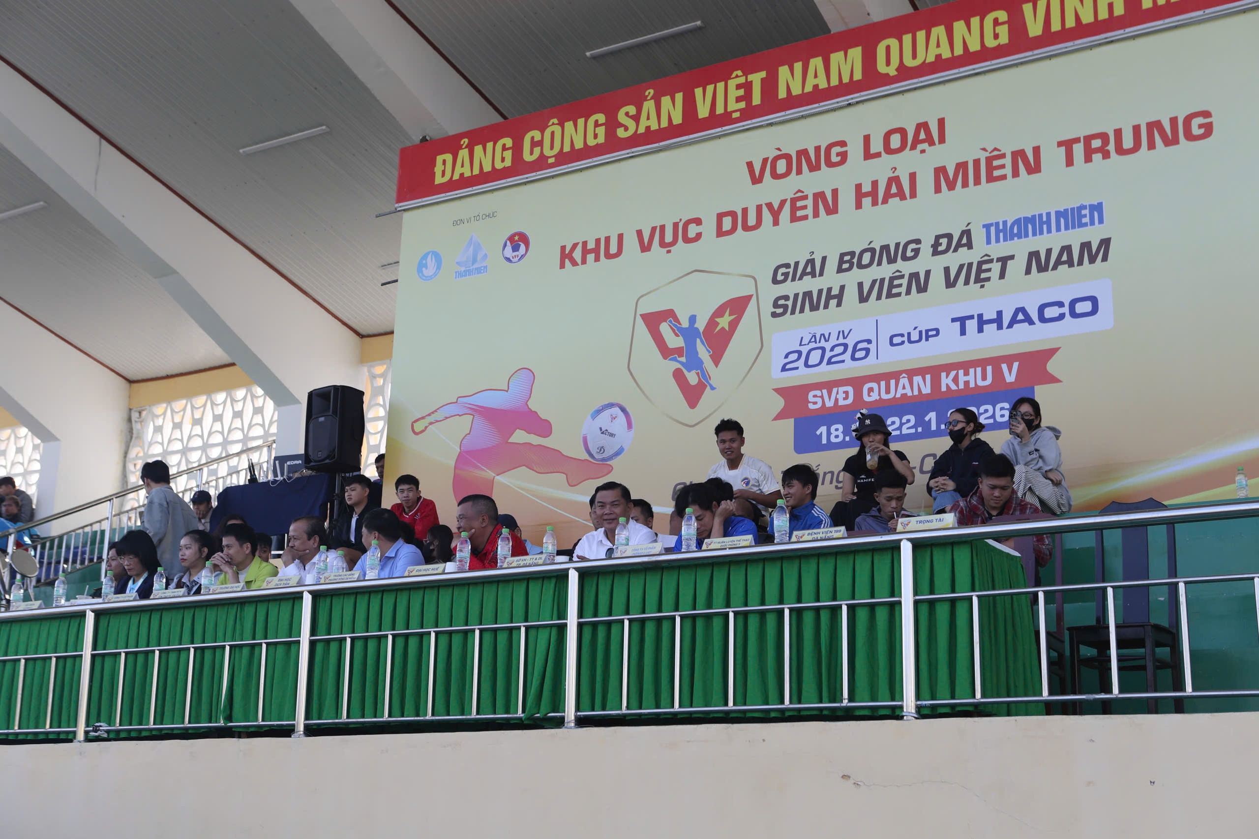 Khai mạc khu vực Duyên hải miền Trung: Lan tỏa không chỉ tình yêu bóng đá...- Ảnh 1.