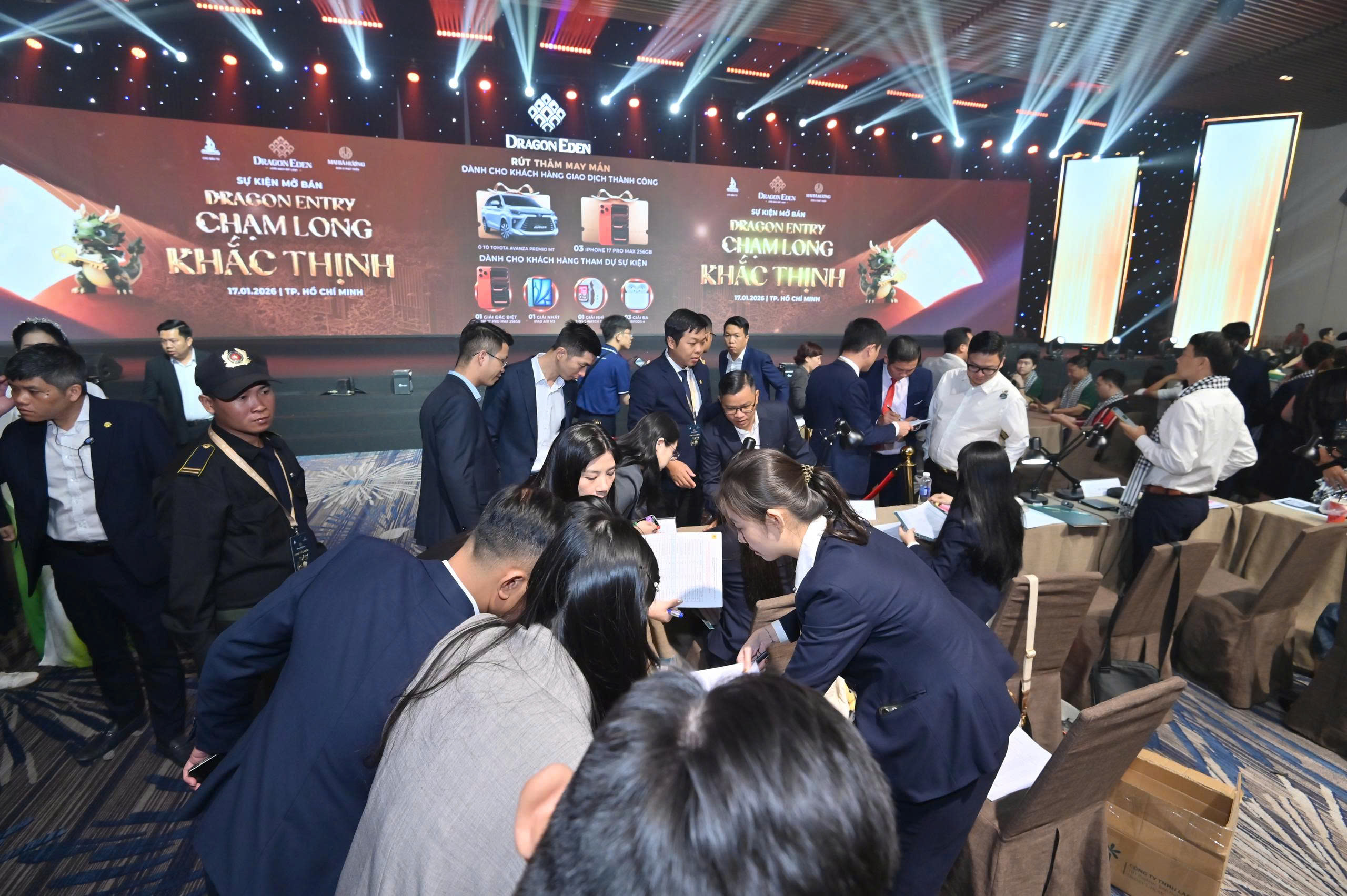 Gần 300 nền đất tại dự án Dragon Eden đã có chủ ngay trong ngày mở bán- Ảnh 1.