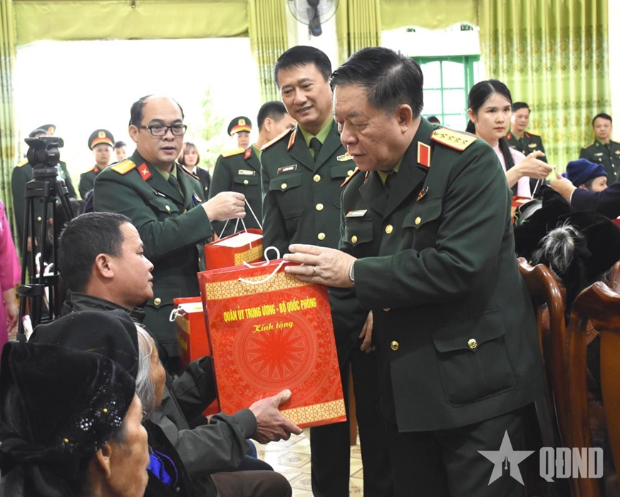 X&acirc;y dựng Qu&acirc;n đội vững mạnh v&agrave; mẫu mực đ&aacute;p ứng y&ecirc;u cầu nhiệm vụ mới - Ảnh 3.