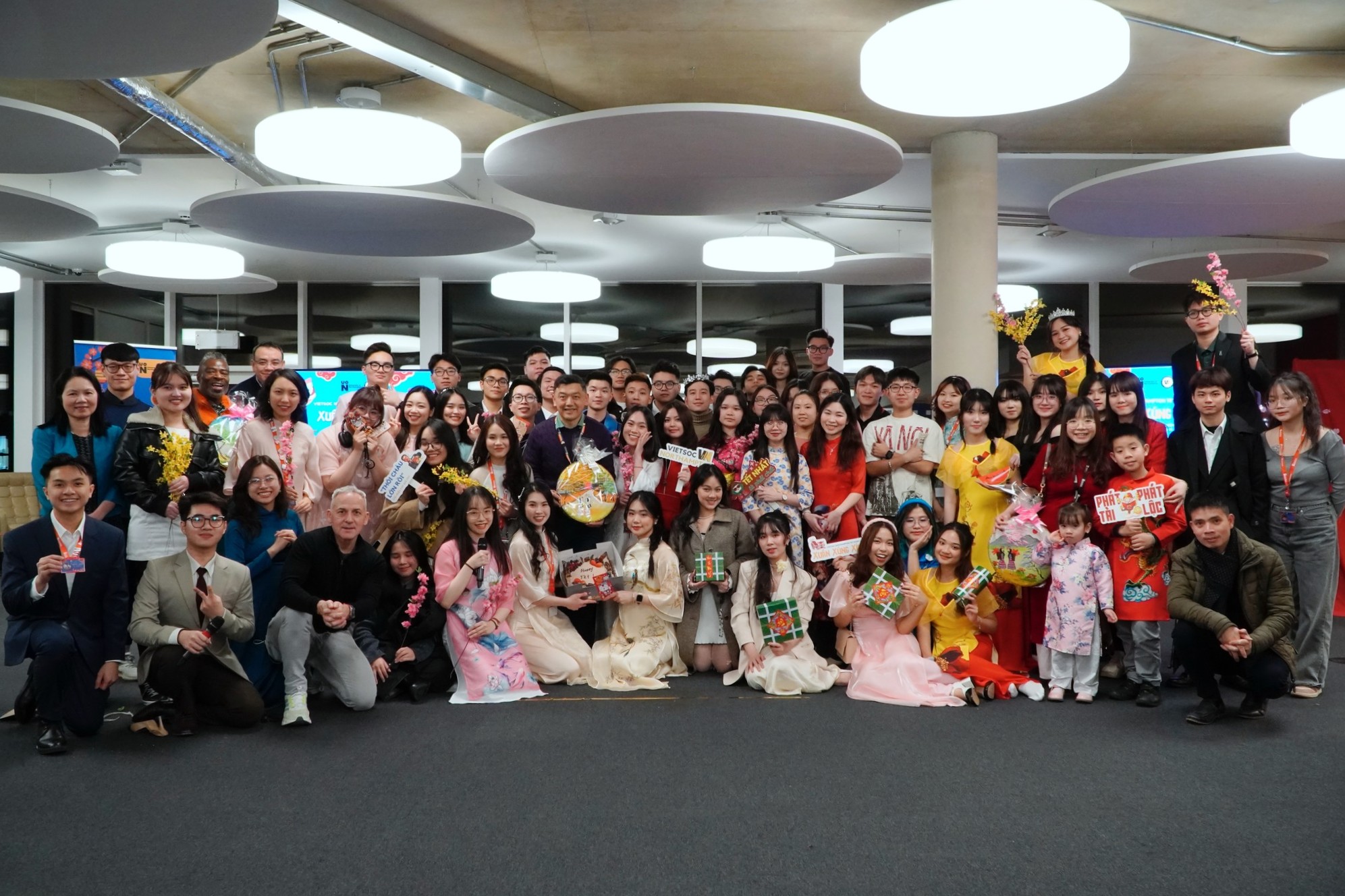 Tổng lãnh sự Anh khuyên người Việt điều gì khi du học Anh? - Ảnh 4.