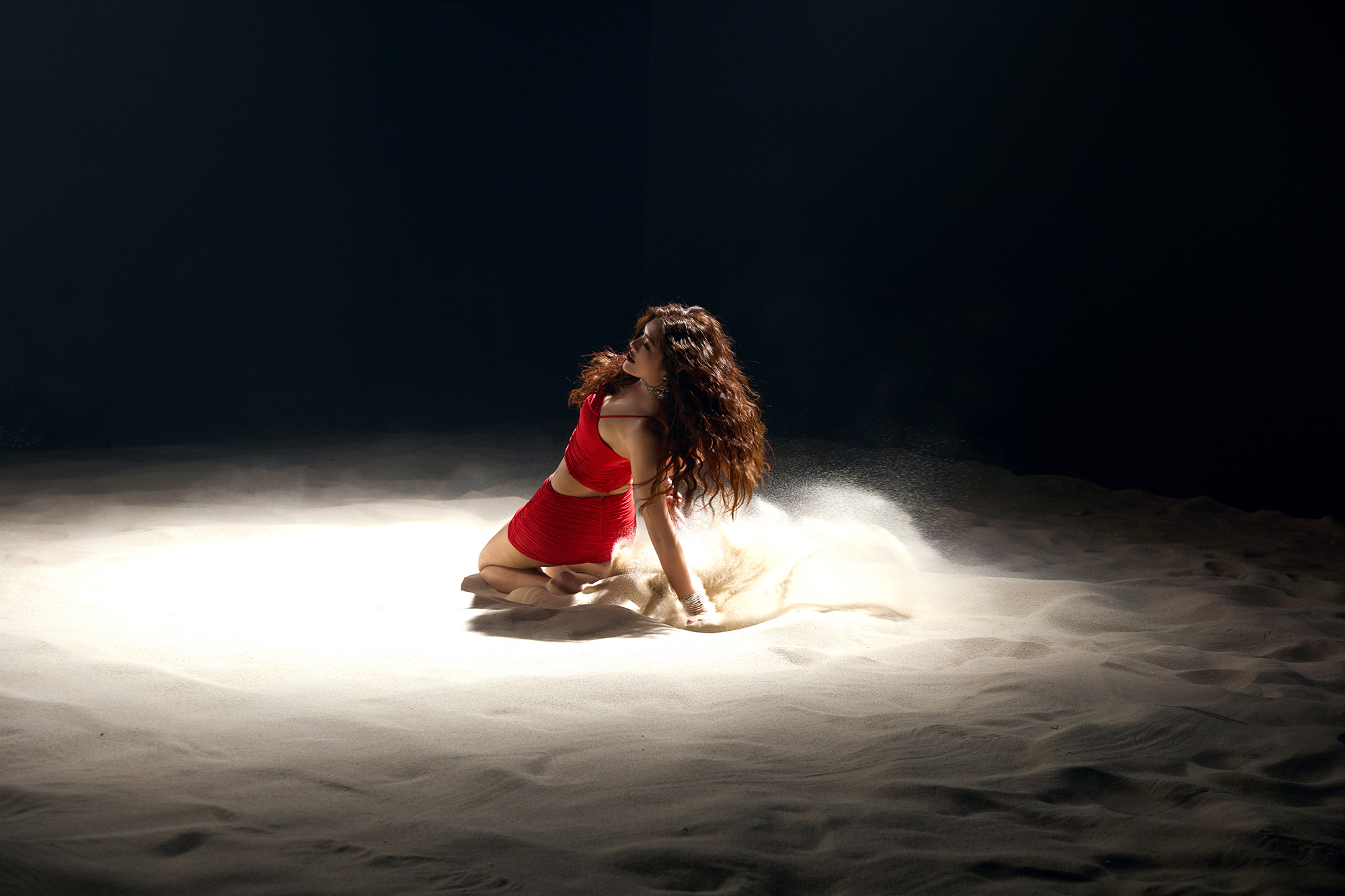 Người đẹp cao 1,82m từng thi Miss Cosmo Vietnam debut làm ca sĩ - Ảnh 3.