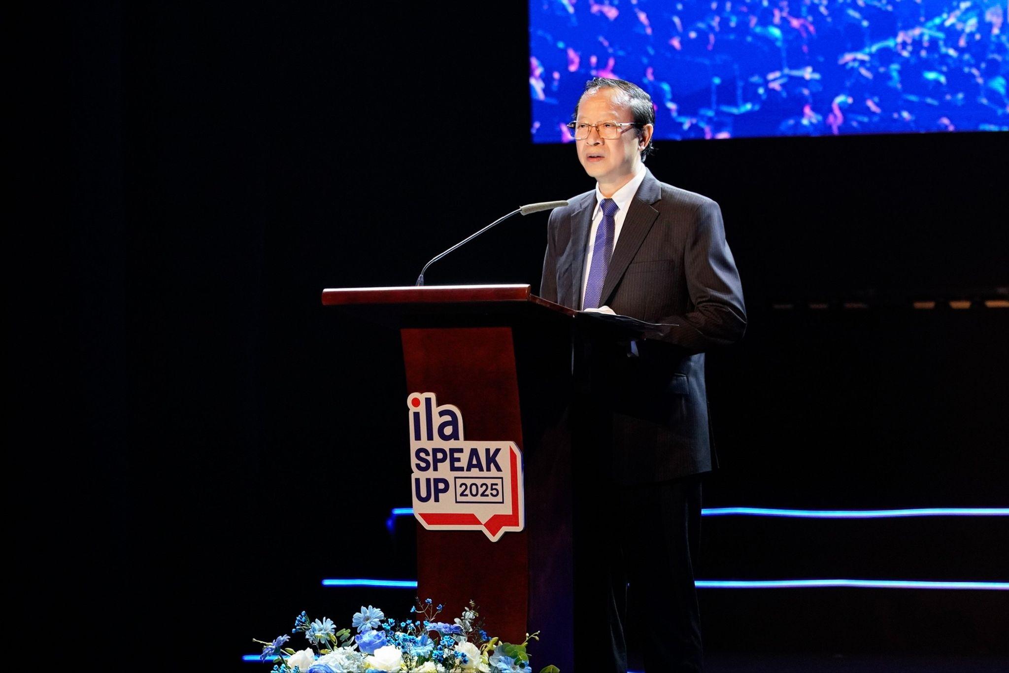 Đưa tiếng Anh trở thành ngôn ngữ thứ hai cần sự
vào cuộc của ‘ba nhà’
- Ảnh 1.