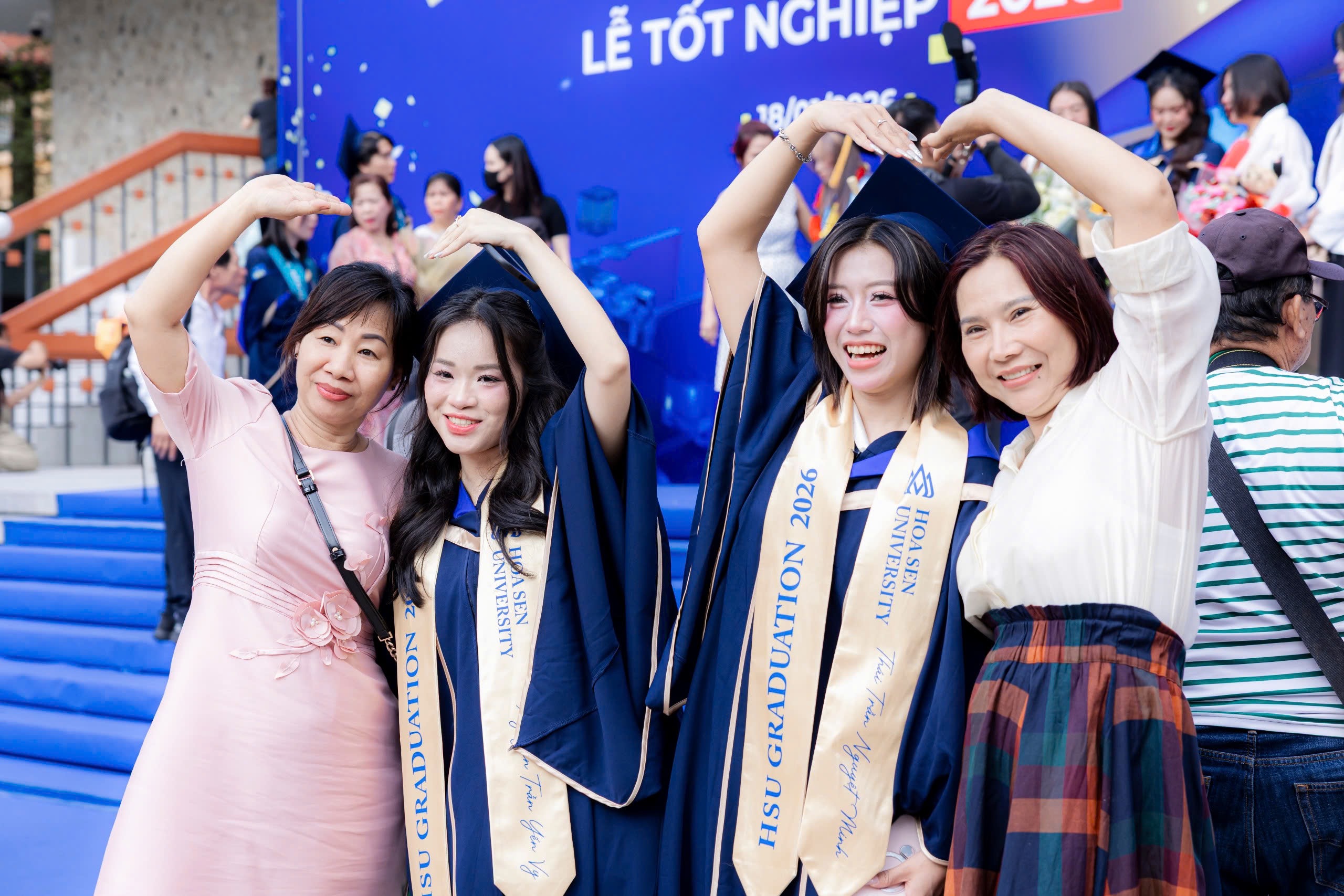 Gần 500 sinh viên có thu nhập 12-20 triệu đồng/tháng từ khi chưa tốt nghiệp - Ảnh 1.