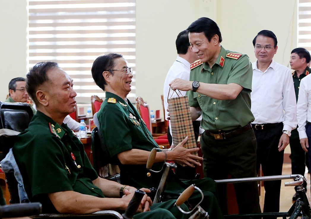 Lực lượng C&ocirc;ng an nh&acirc;n d&acirc;n tạo nền tảng thực hiện Nghị quyết Đại hội XIV của Đảng - Ảnh 1.