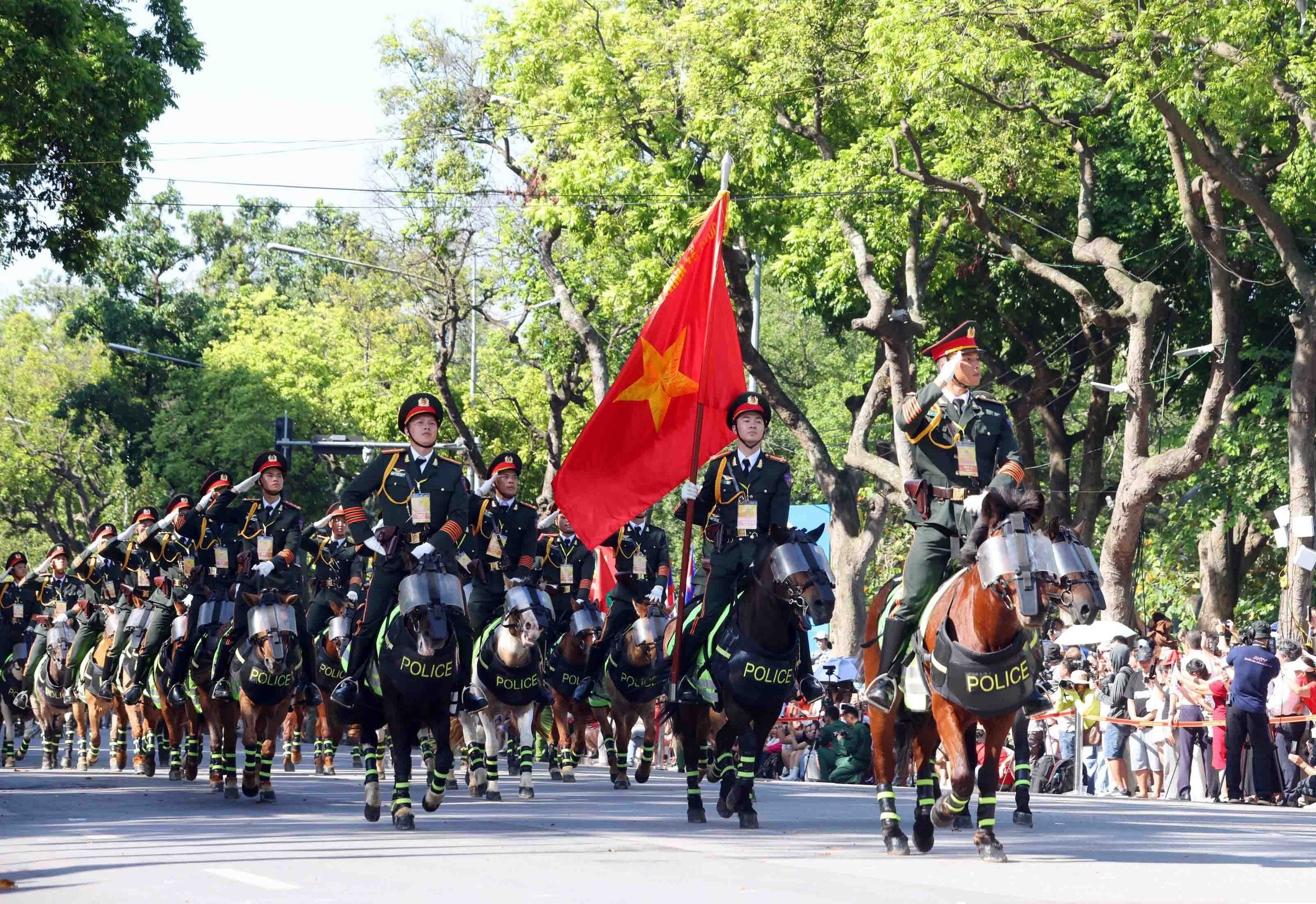 Lực lượng C&ocirc;ng an nh&acirc;n d&acirc;n tạo nền tảng thực hiện Nghị quyết Đại hội XIV của Đảng - Ảnh 3.
