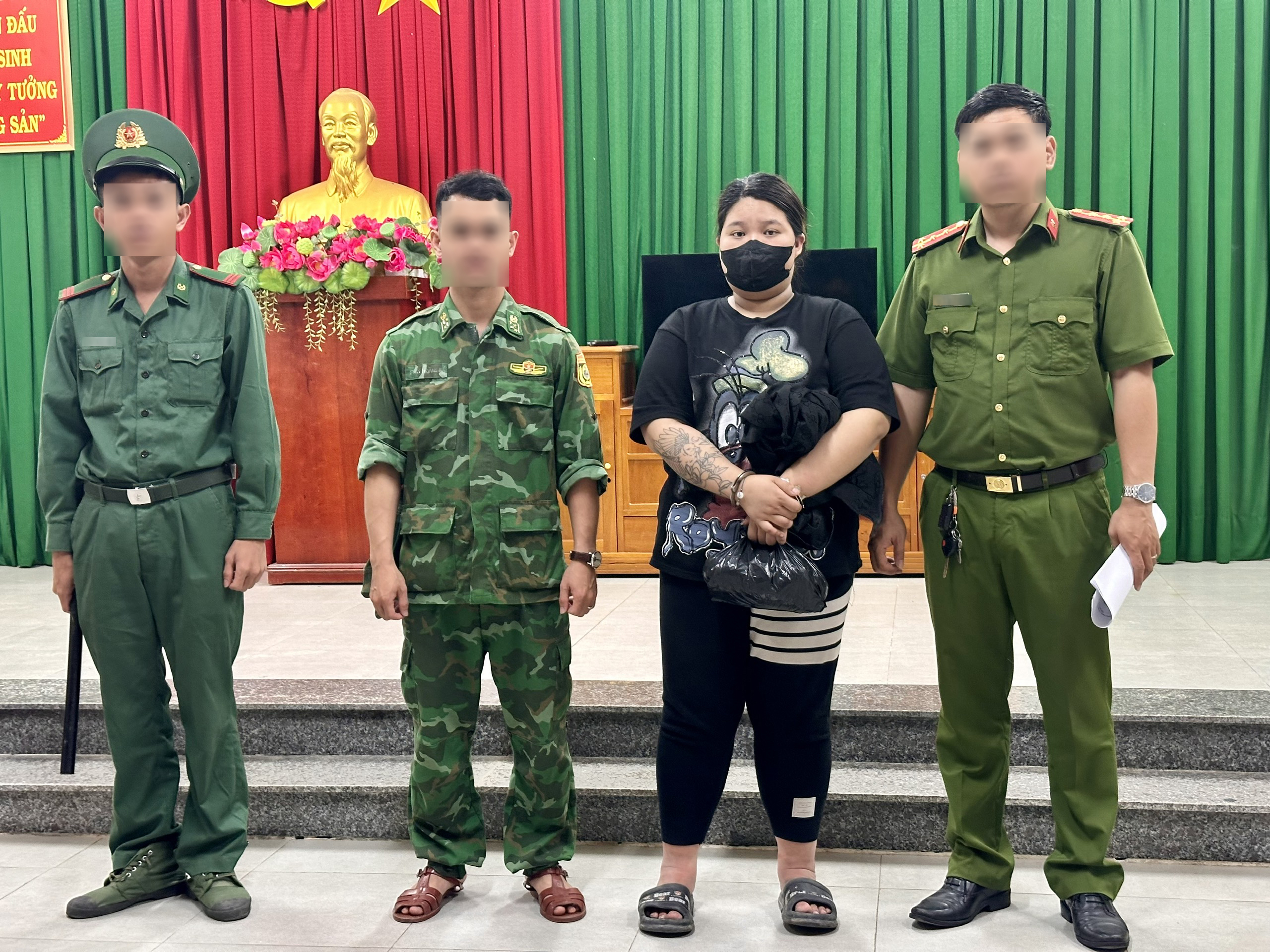 Đồng Tháp: Bắt 16 người nhập cảnh trái phép, có 1 người đang bị truy nã- Ảnh 2.