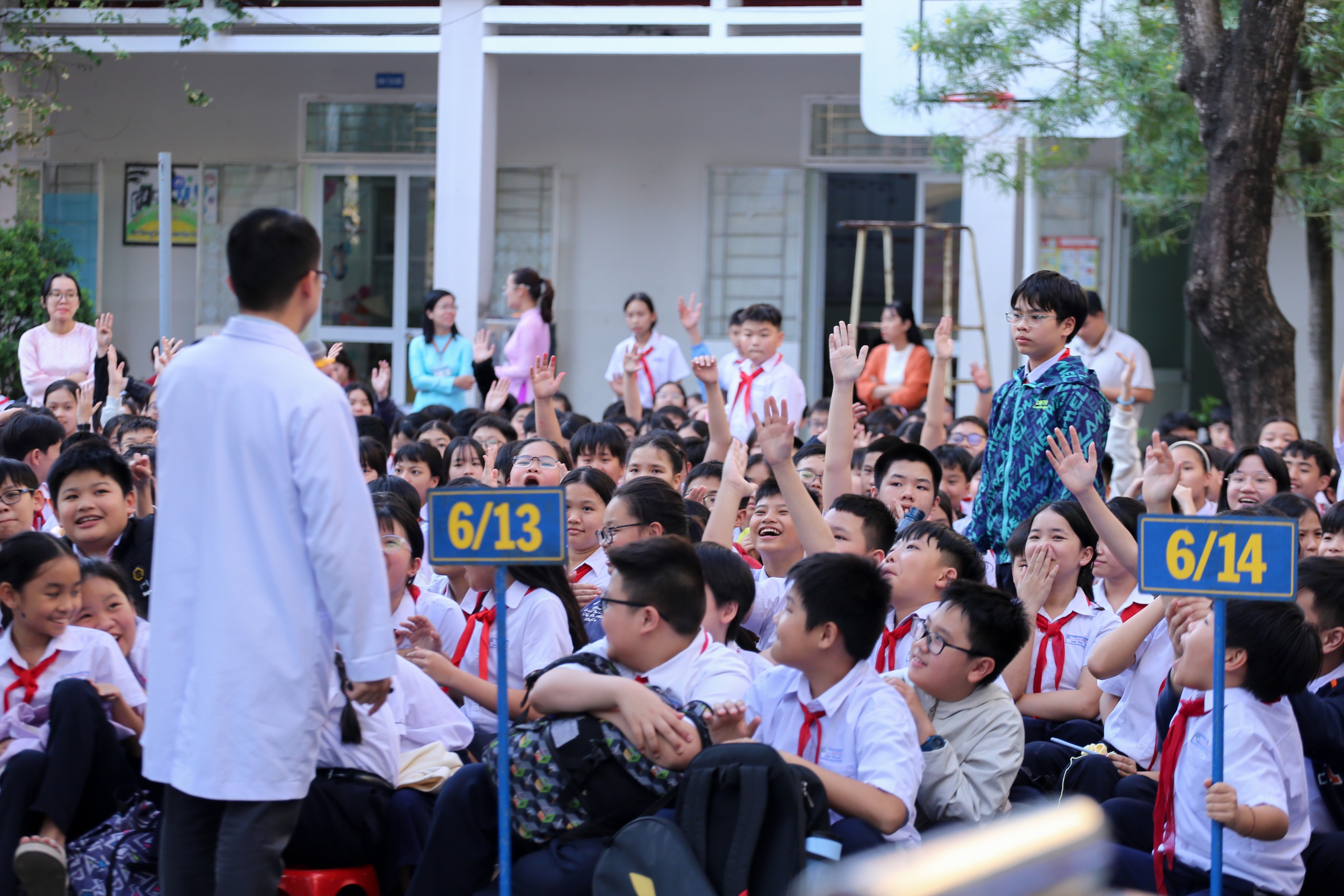 Hiểm họa từ ph&aacute;o nổ, mối đe dọa sức khỏe học đường dịp Tết Nguy&ecirc;n đ&aacute;n - Ảnh 8.