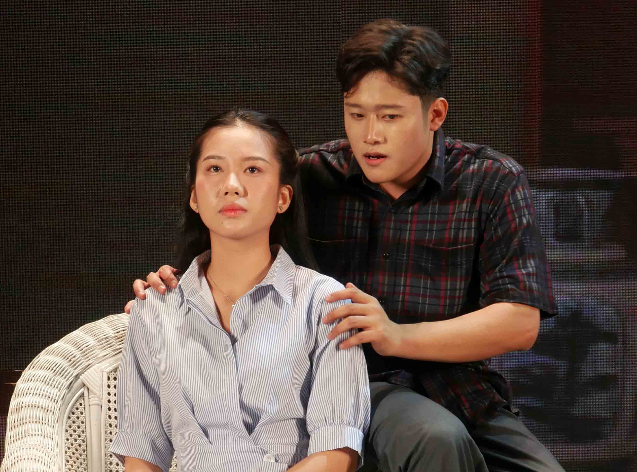 'Cuốn truyện bị đốt' - tàn tro hồi sinh ký ức Trường Sơn- Ảnh 1.