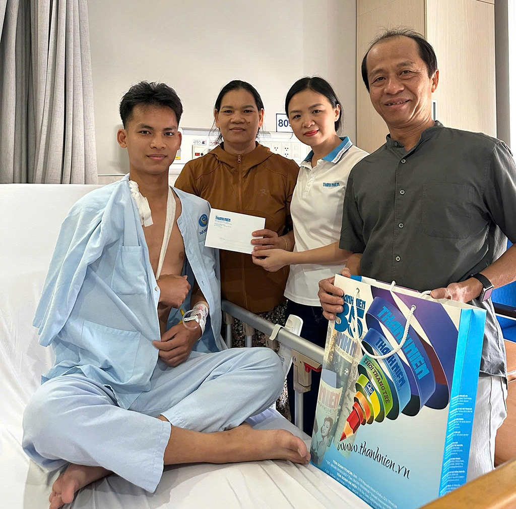 Giấc mơ sân cỏ vẫn còn với Phú Thịnh- Ảnh 2. Giấc mơ sân cỏ vẫn còn với Phú Thịnh- Ảnh 2.