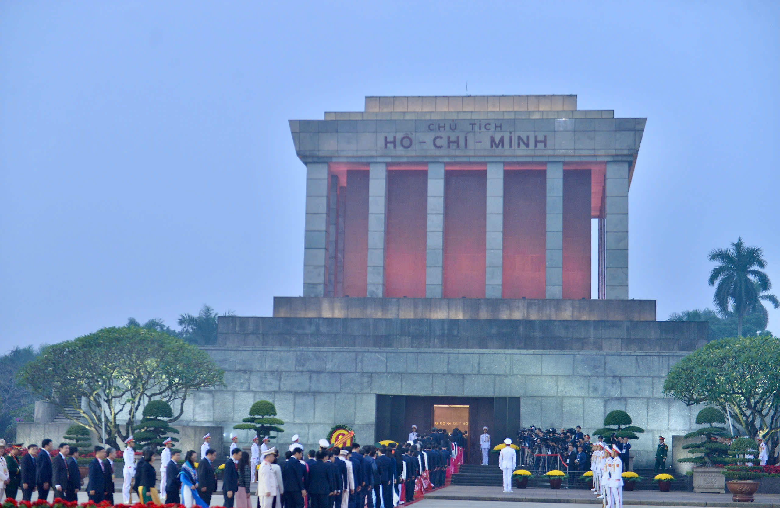 Tổng Bí thư Tô Lâm viếng Bác cùng đại biểu Đại hội XIV của Đảng - Ảnh 14.