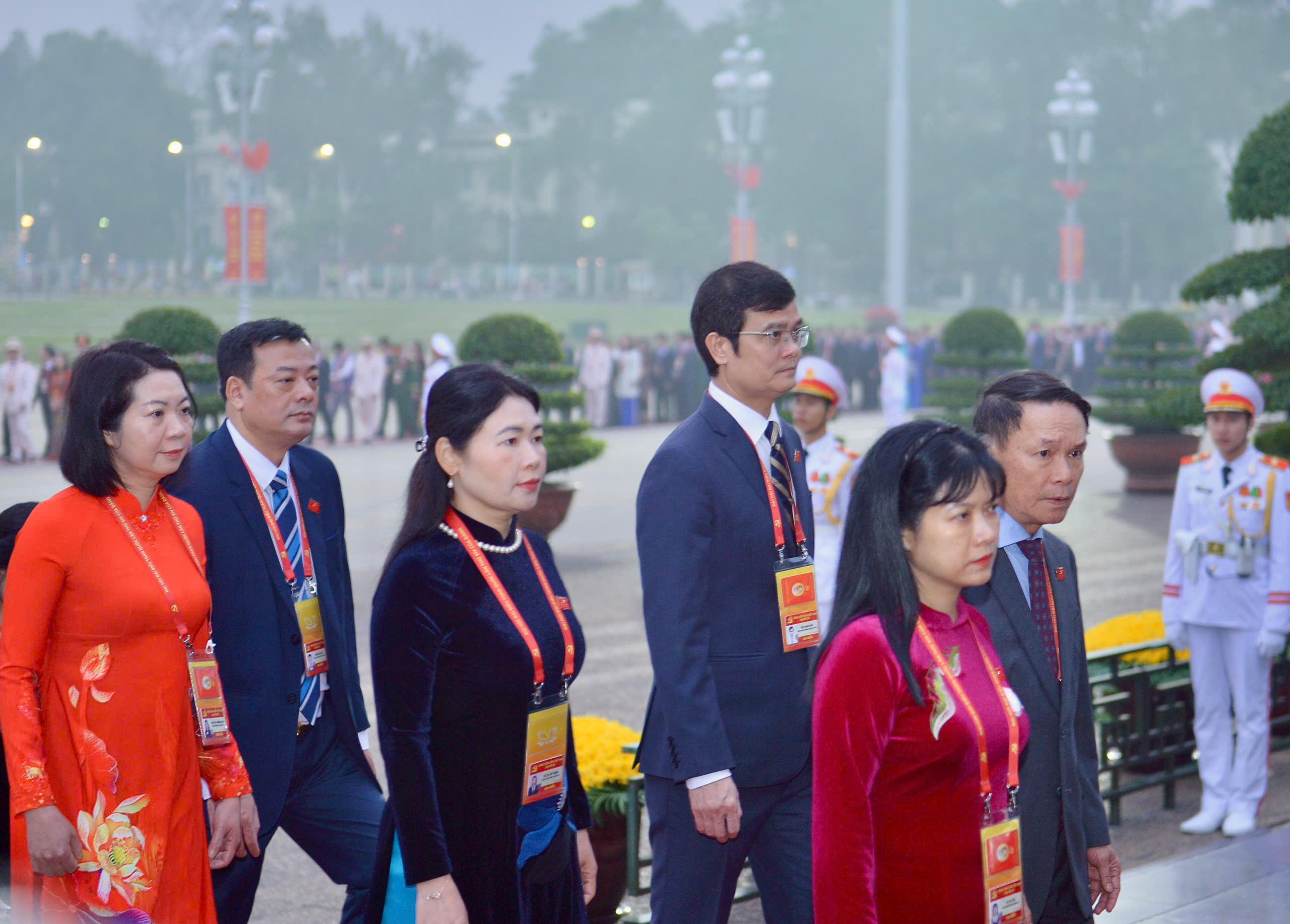 Tổng Bí thư Tô Lâm viếng Bác cùng đại biểu Đại hội XIV của Đảng - Ảnh 9.