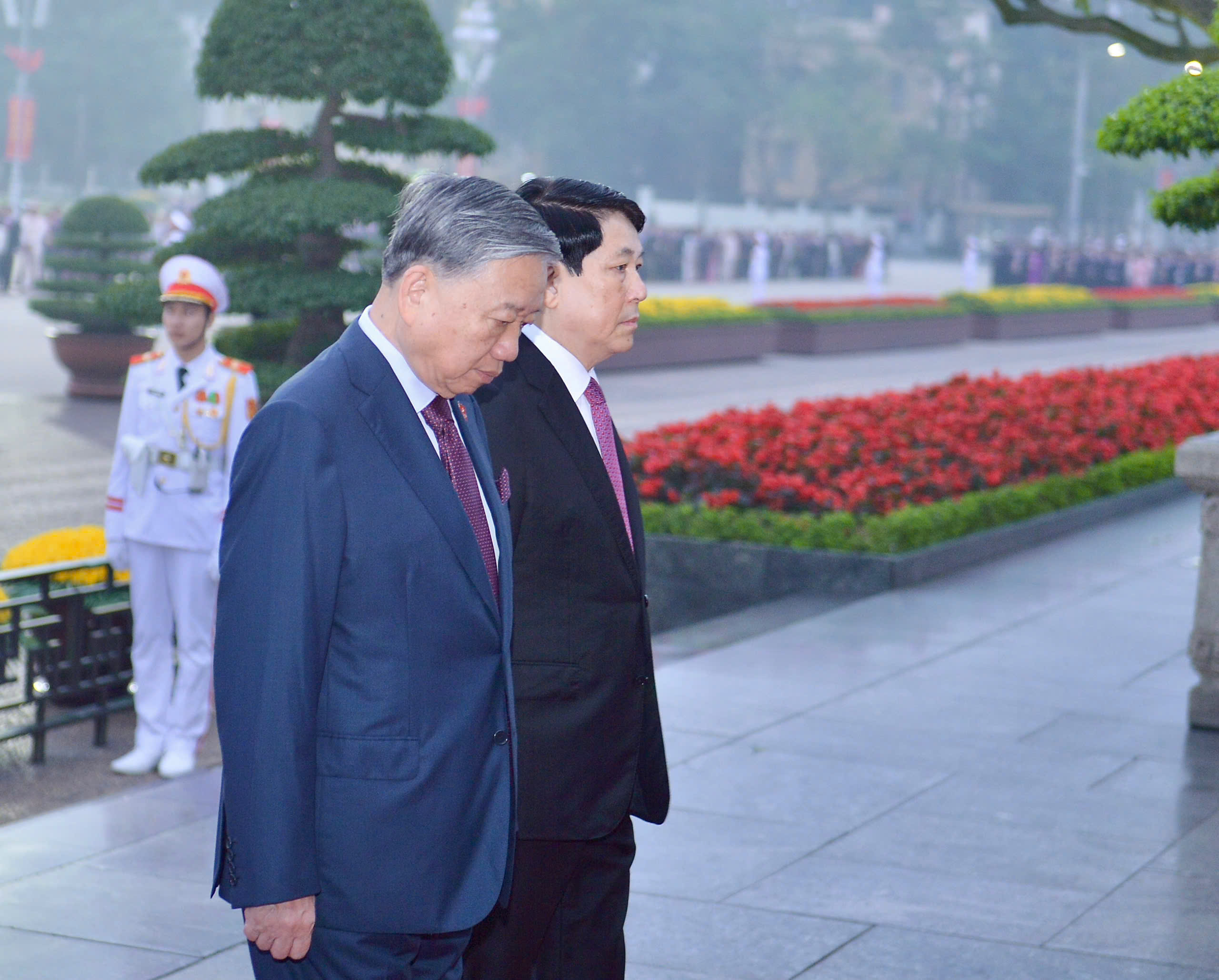 Tổng Bí thư Tô Lâm viếng Bác cùng đại biểu Đại hội XIV của Đảng - Ảnh 3.