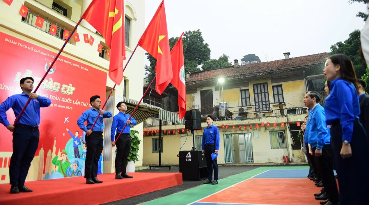 Lễ ch&agrave;o cờ đặc biệt của người trẻ- Ảnh 1.