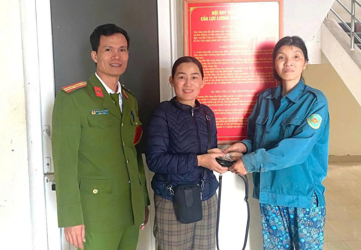 Cô lượm túi xách ven đường , trả lại cho chủ nhân tại Quảng Trị - Ảnh 1.