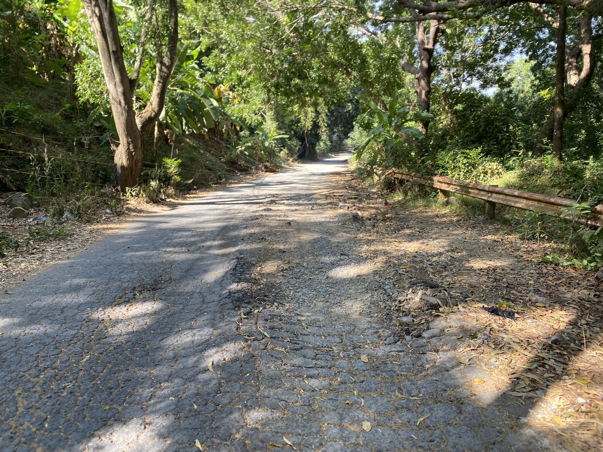 Sửa chữa đường vào thung lũng Ma Thiên Lãnh giúp an toàn cho du khách - Ảnh 1.