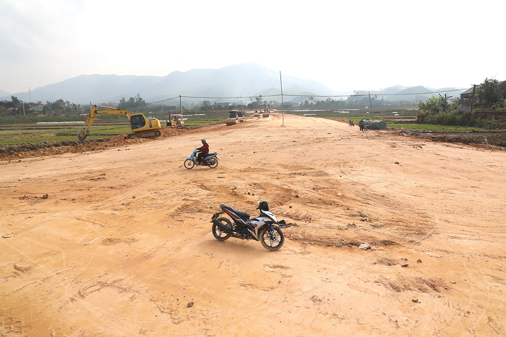 H&agrave;ng trăm hộ d&acirc;n T&acirc;n Kỳ hiến đất mở đường kết nối x&atilde; hội - Ảnh 1.