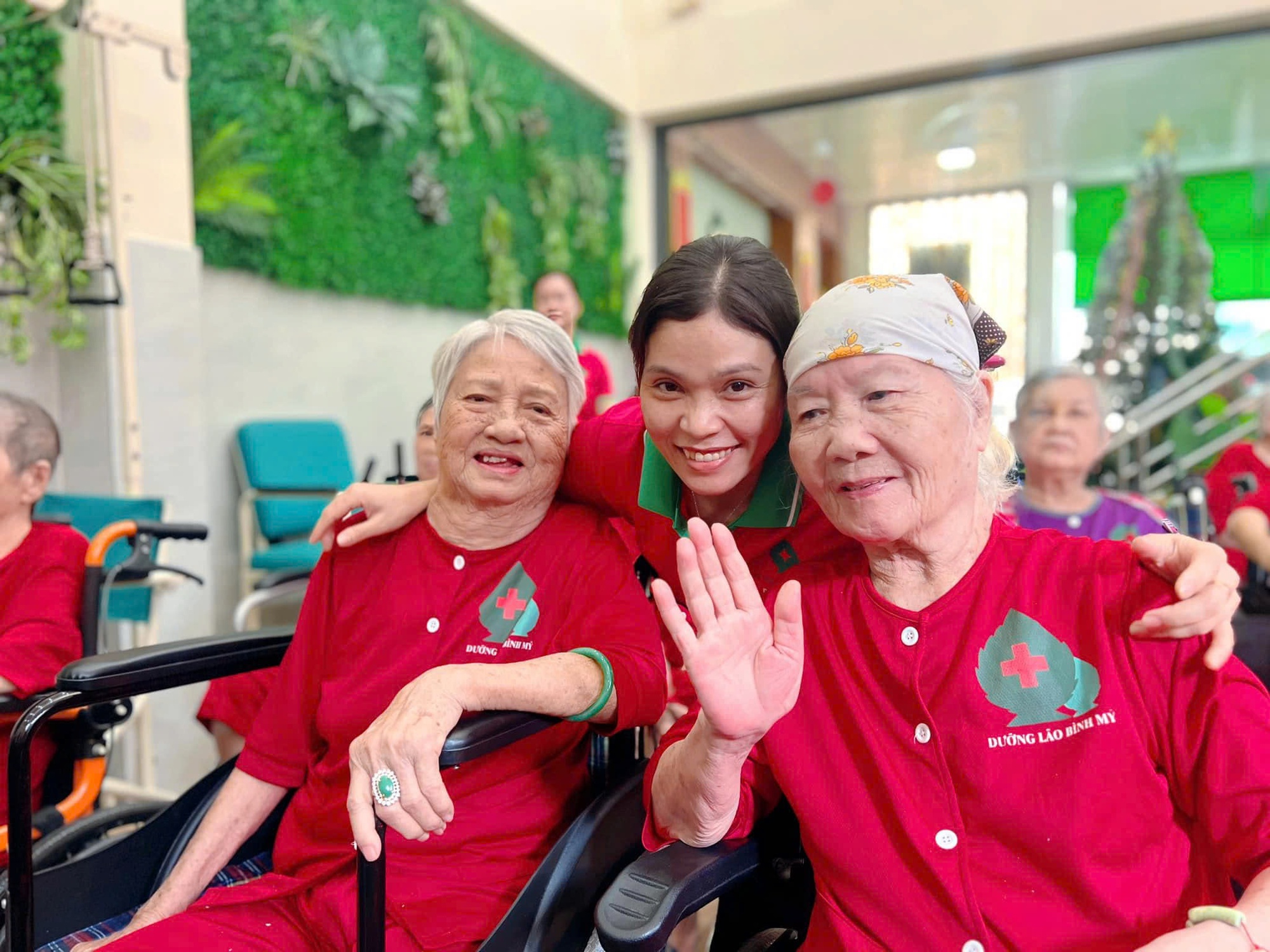 Chăm sóc người cao tuổi và những nghịch lý thú vị trong nghề chăm sóc - Ảnh 3.