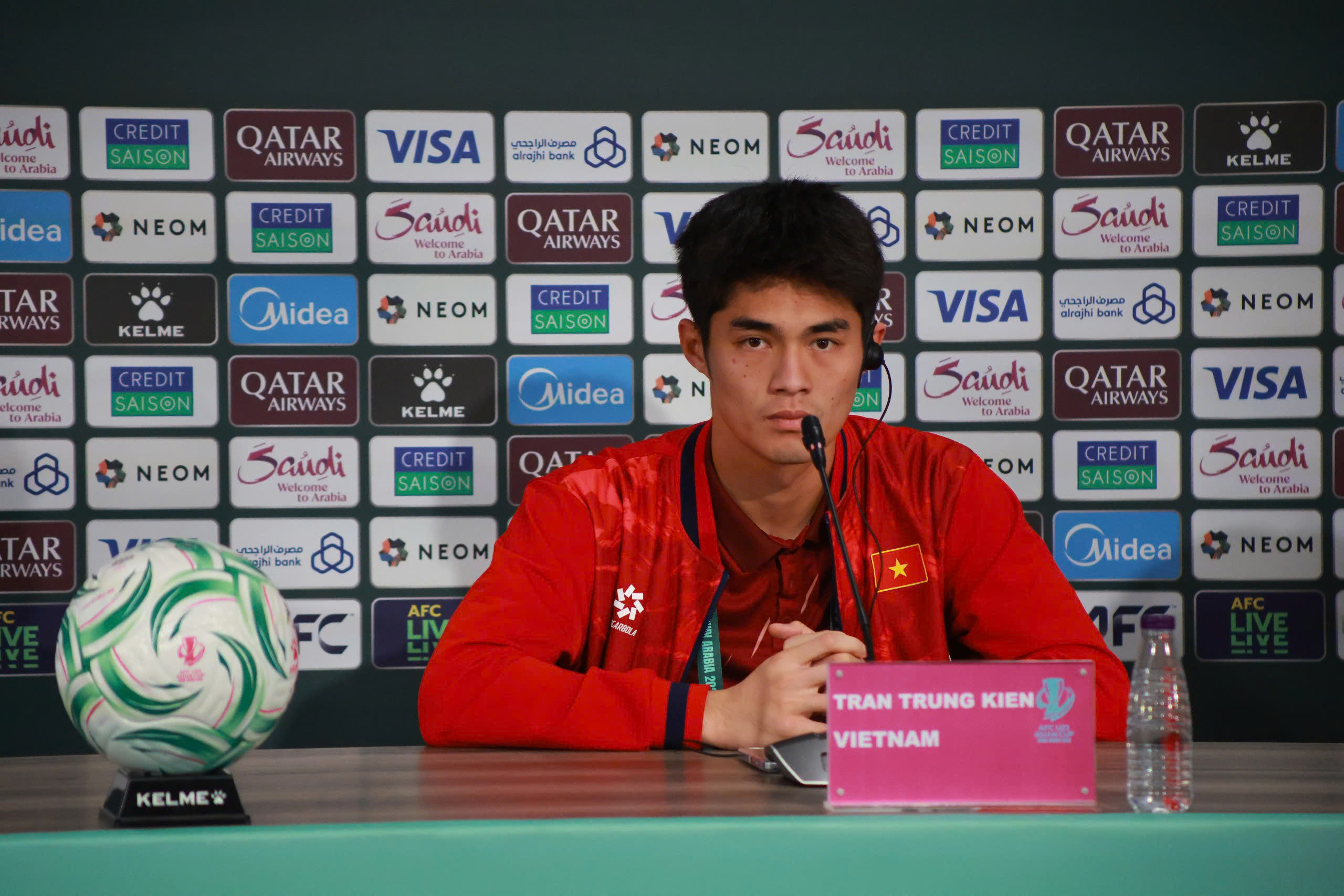 Thầy Kim bật cười khi bị biến thành ‘phù thủy’ Harry Porter, Trung Kiên được rèn cực kỹ bắt phạt đền- Ảnh 2.