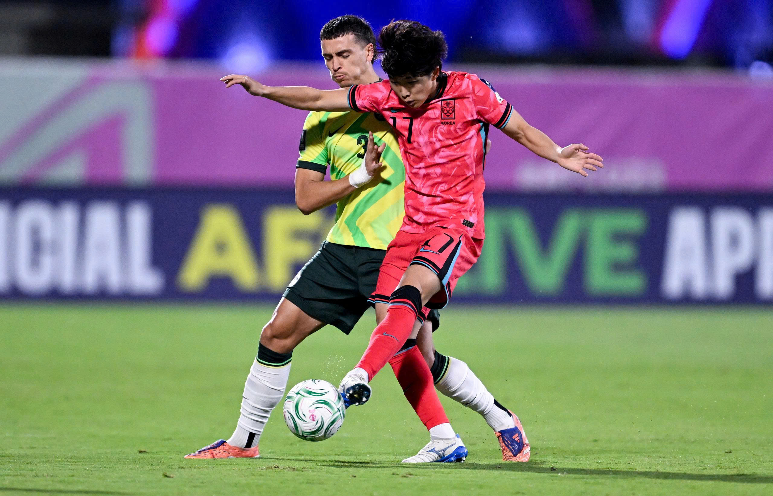 HLV U.23 Hàn Quốc đổ bệnh trước đại chiến Nhật Bản, HLV Kim Sang-sik được truyền thông nhắc tên liên tục- Ảnh 2.