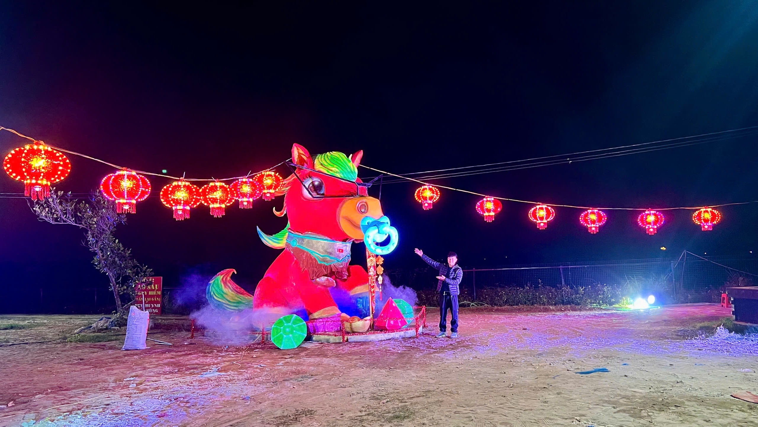 H&agrave;o hứng check-in c&ugrave;ng linh vật 'Ngựa Vui Vẻ' miễn ph&iacute; dịp nghỉ tết dương lịch 2026 - Ảnh 7.