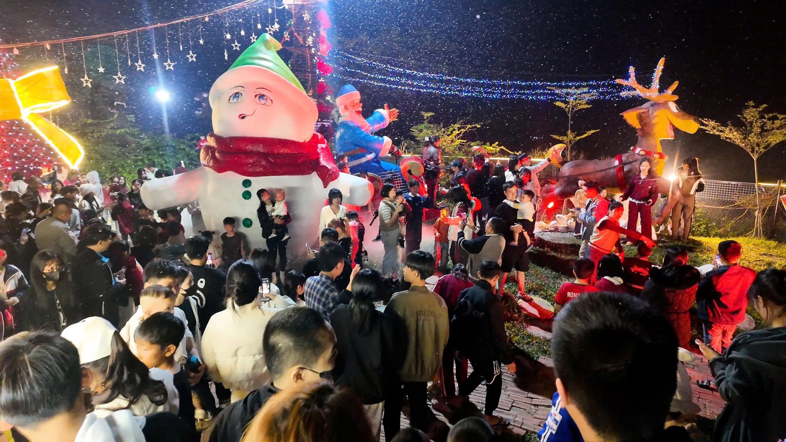 H&agrave;o hứng check-in c&ugrave;ng linh vật 'Ngựa Vui Vẻ' miễn ph&iacute; dịp nghỉ tết dương lịch 2026 - Ảnh 9.