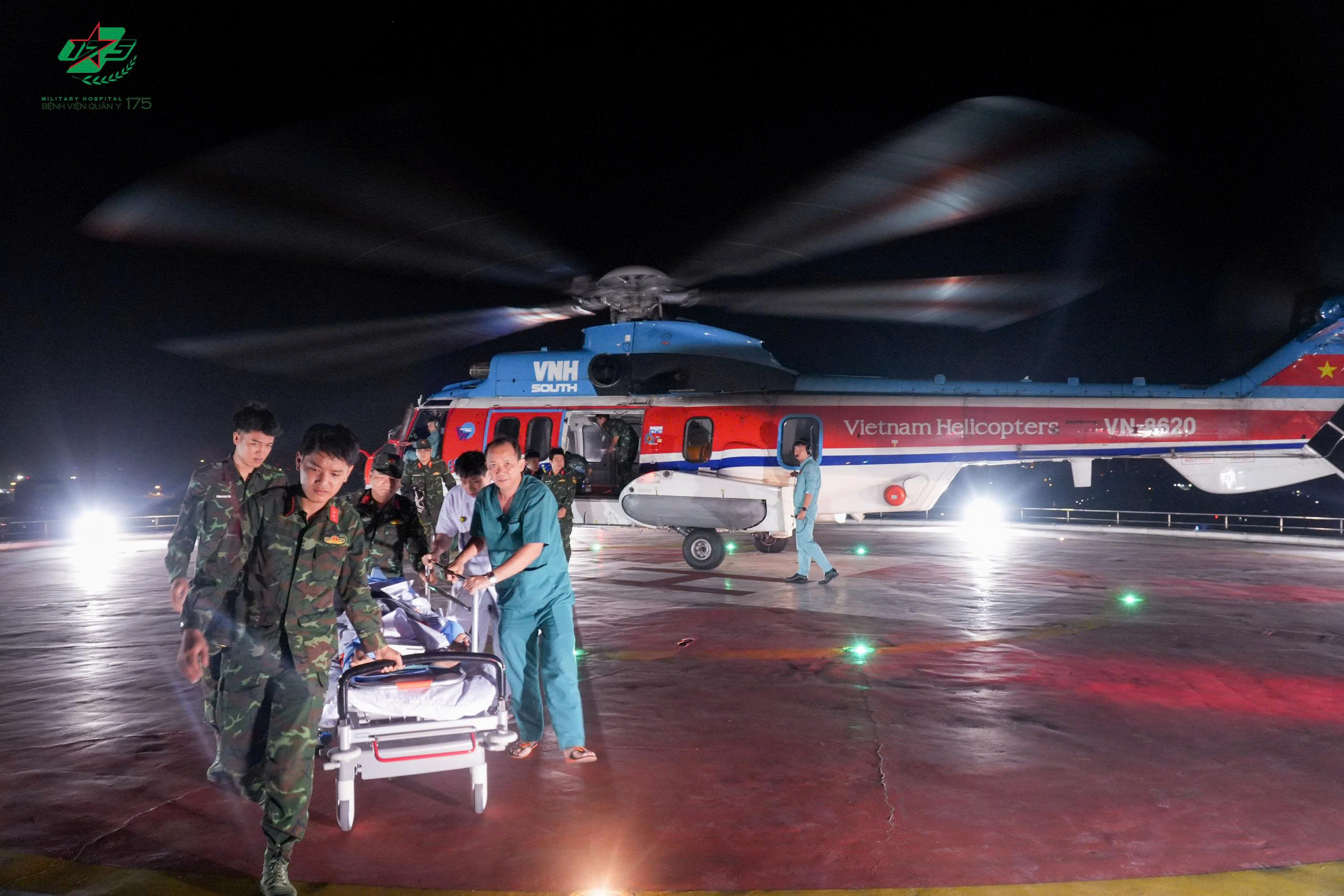 Trực thăng bay cấp cứu ngư dân ở đặc khu Trường Sa ngày đầu năm 2026- Ảnh 2. Trực thăng bay cấp cứu ngư dân ở đặc khu Trường Sa ngày đầu năm 2026- Ảnh 2.