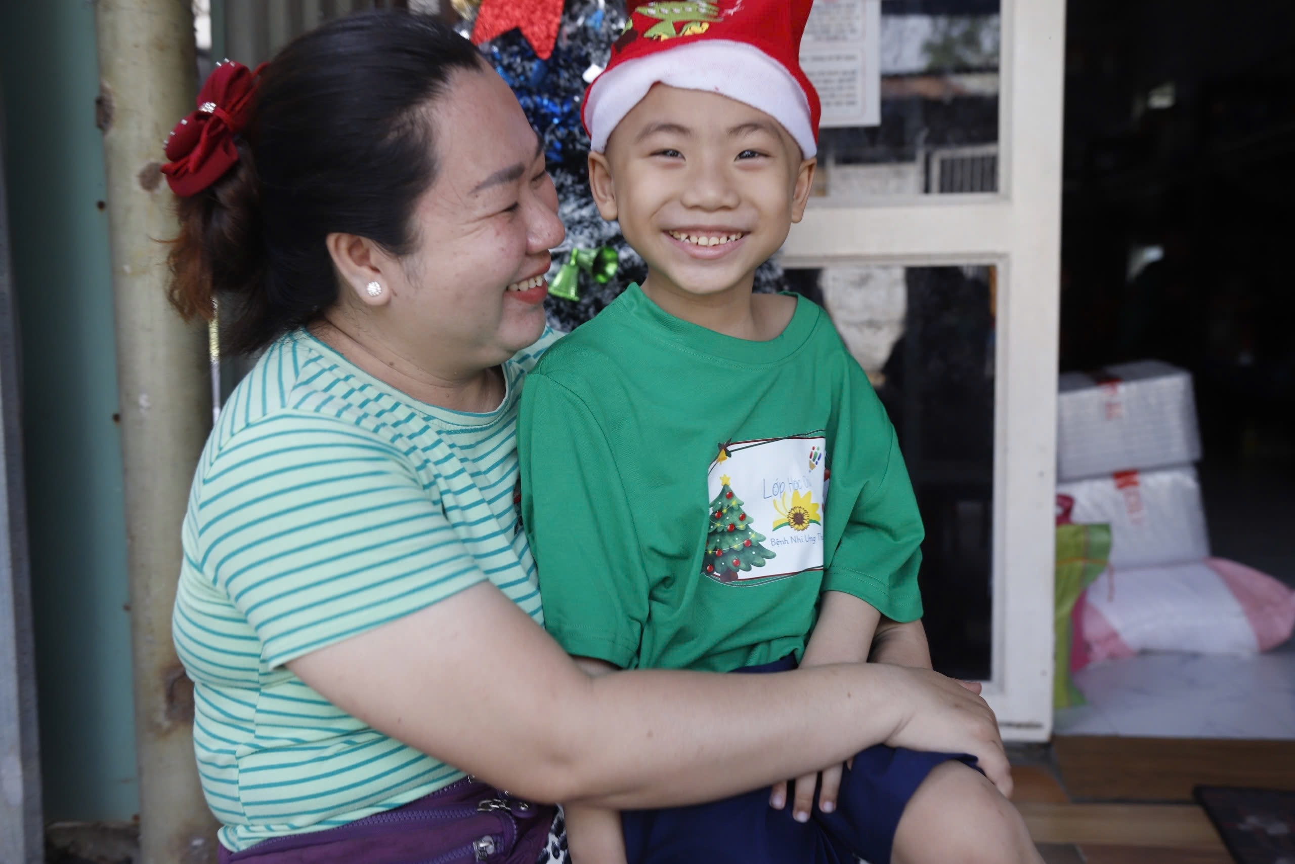 'Con muốn sống': 3,9 tỉ đồng đến với 43 bệnh nhi ung thư- Ảnh 2.