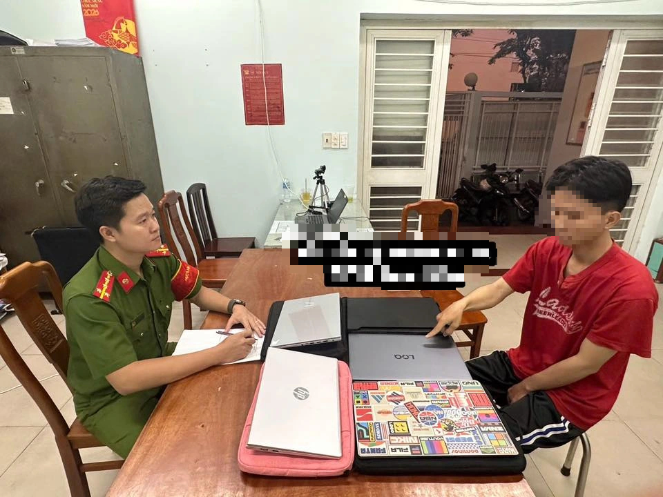 Công an TP.HCM phá nhanh vụ trộm 5 laptop tại ký túc xá sinh viên- Ảnh 1.