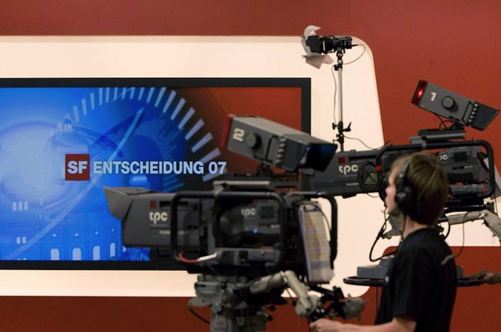 Truyền thông công cộng châu Âu gặp khó - Ảnh 1.