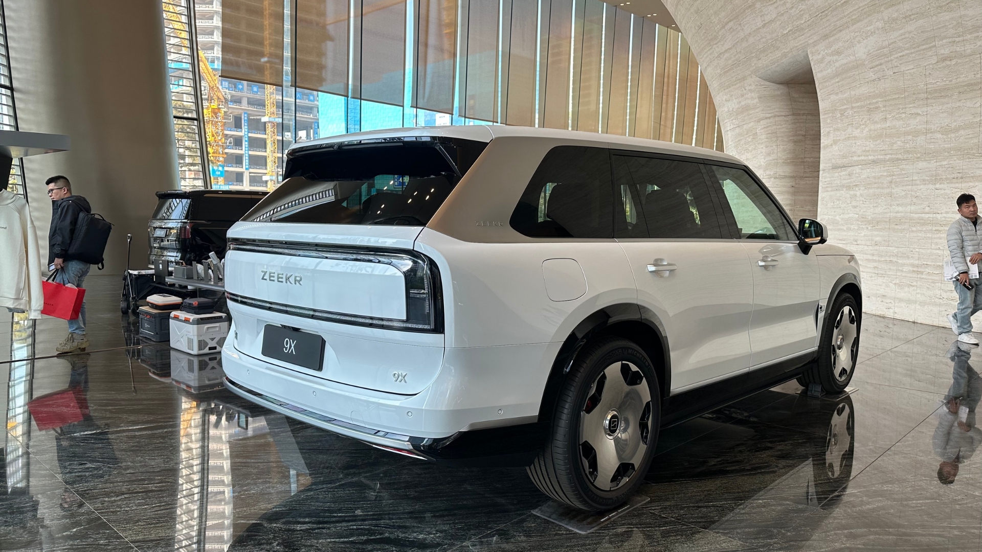 SUV 'tiền tỉ' của h&atilde;ng xe sang Trung Quốc c&oacute; g&igrave; đặc biệt? - Ảnh 3.