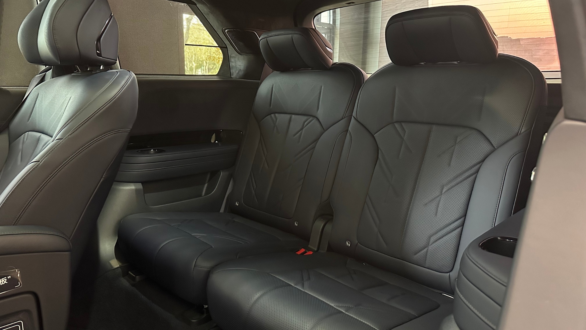 SUV 'tiền tỉ' của h&atilde;ng xe sang Trung Quốc c&oacute; g&igrave; đặc biệt? - Ảnh 6.