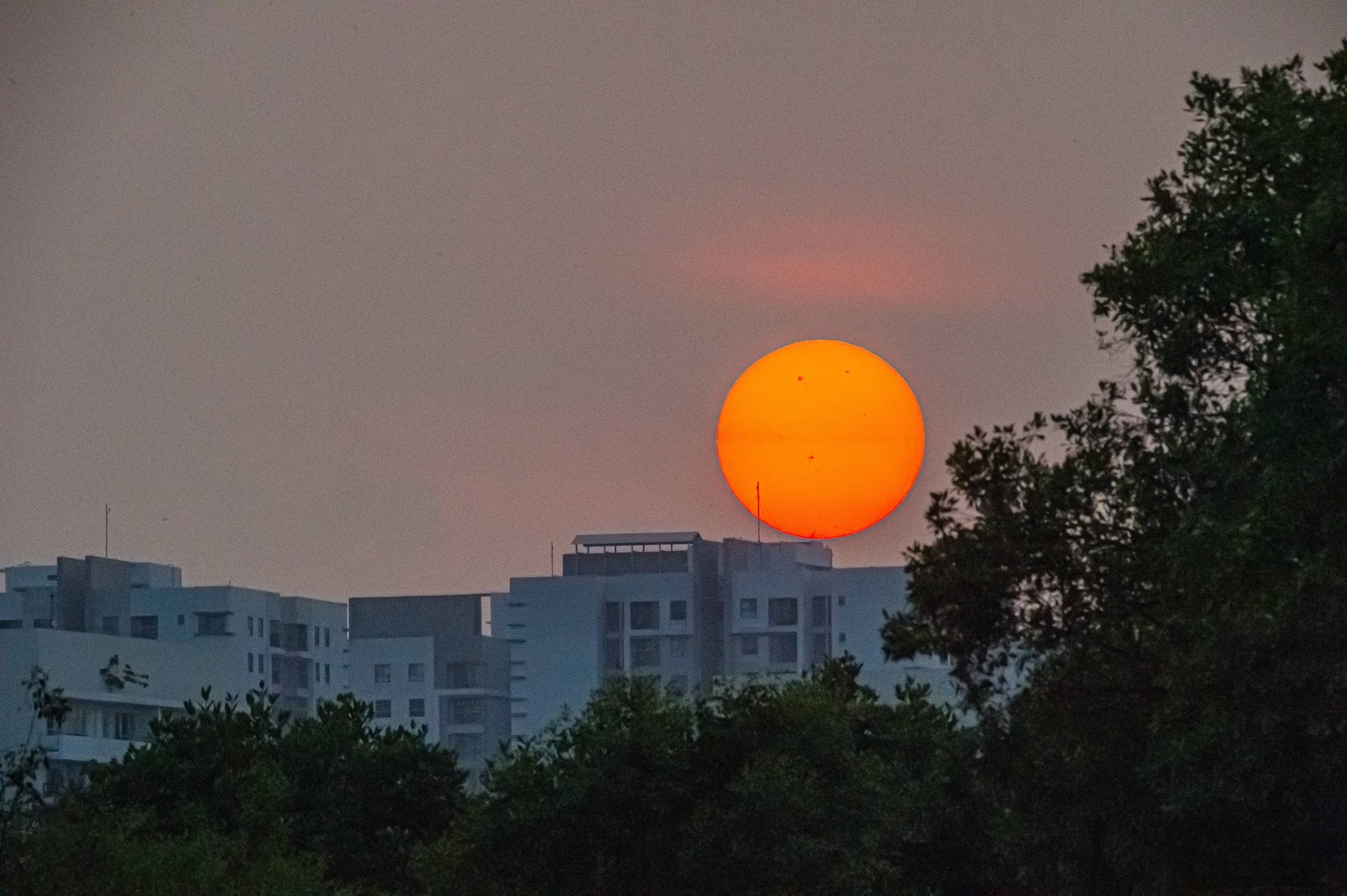 Bão mặt trời nghiêm trọng lao đến trái đất: Hôm nay 21.1 người Việt lưu ý gì? - Ảnh 2.