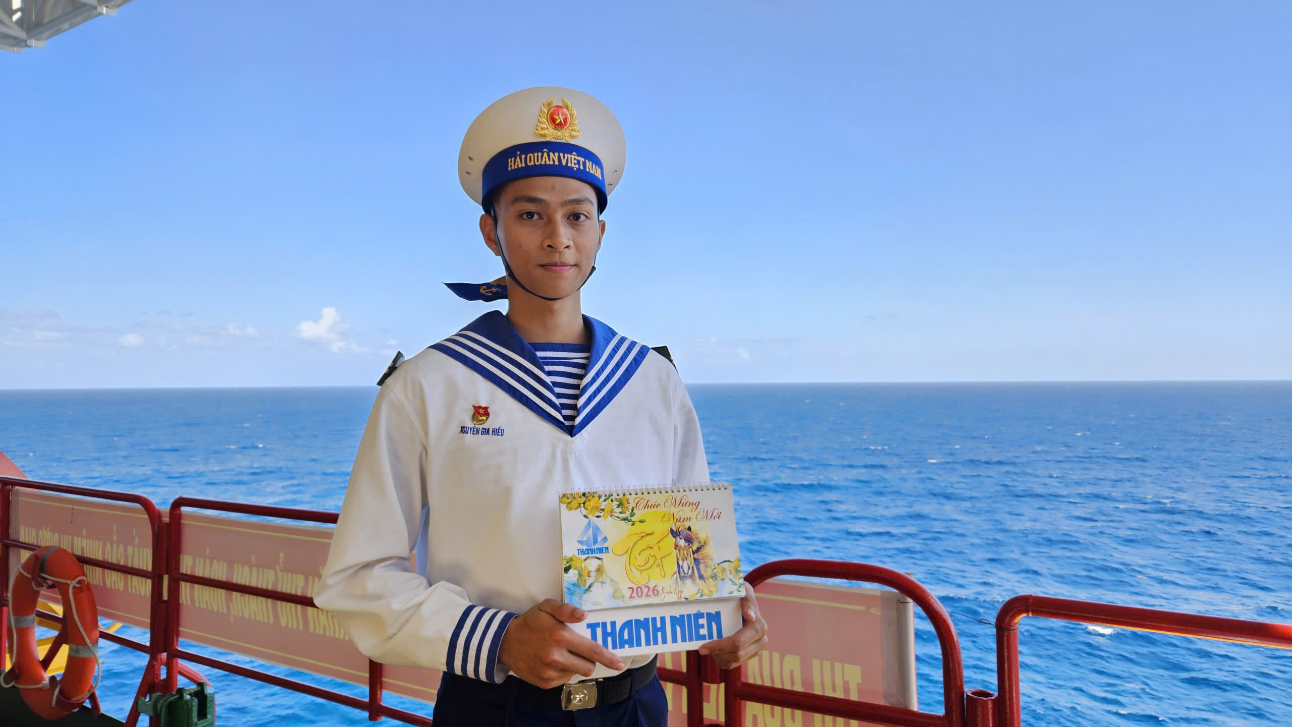 Theo dõi Đại hội Đảng XIV nơi nhà giàn DK1 - Ảnh 3.