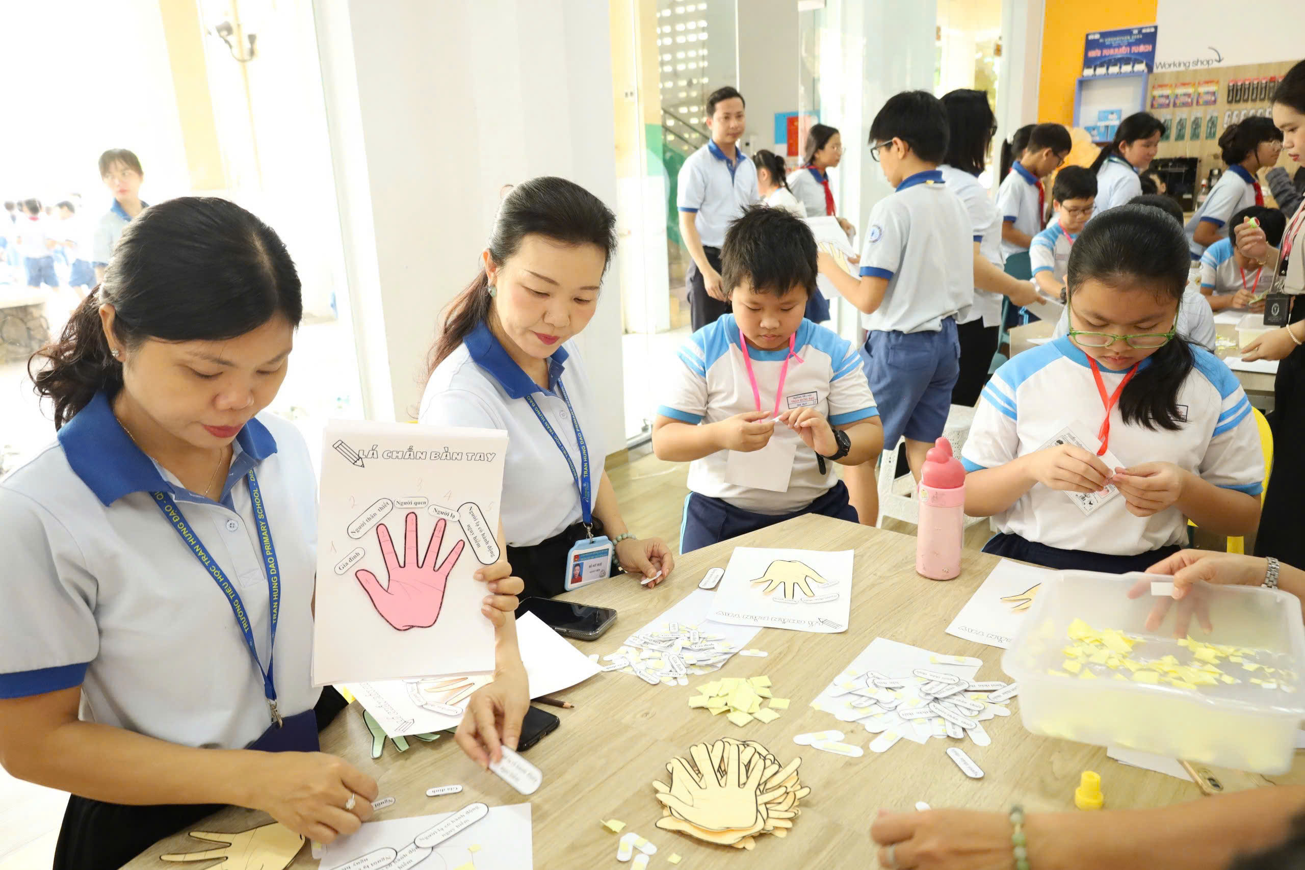 Bác sĩ Bệnh viện Nhi đồng 2 giải đáp nhiều câu hỏi thiết thực - Ảnh 7.