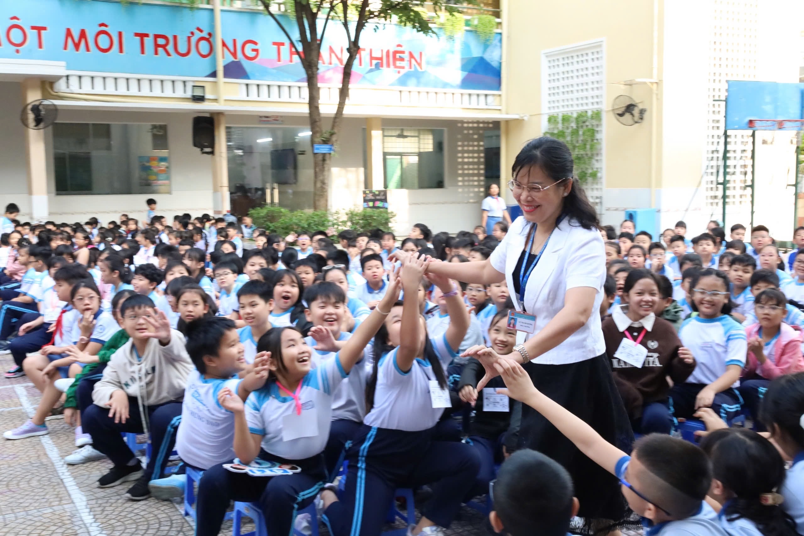 Bác sĩ Bệnh viện Nhi đồng 2 giải đáp nhiều câu hỏi thiết thực - Ảnh 9.