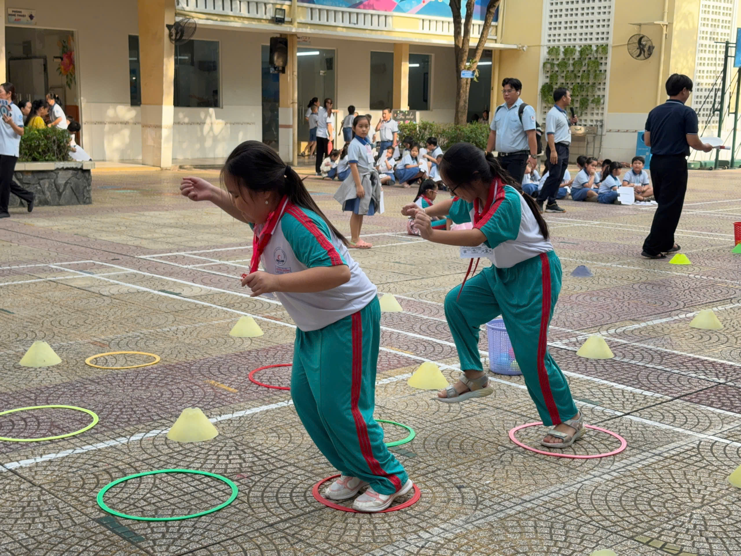 Bác sĩ Bệnh viện Nhi đồng 2 giải đáp nhiều câu hỏi thiết thực - Ảnh 3.