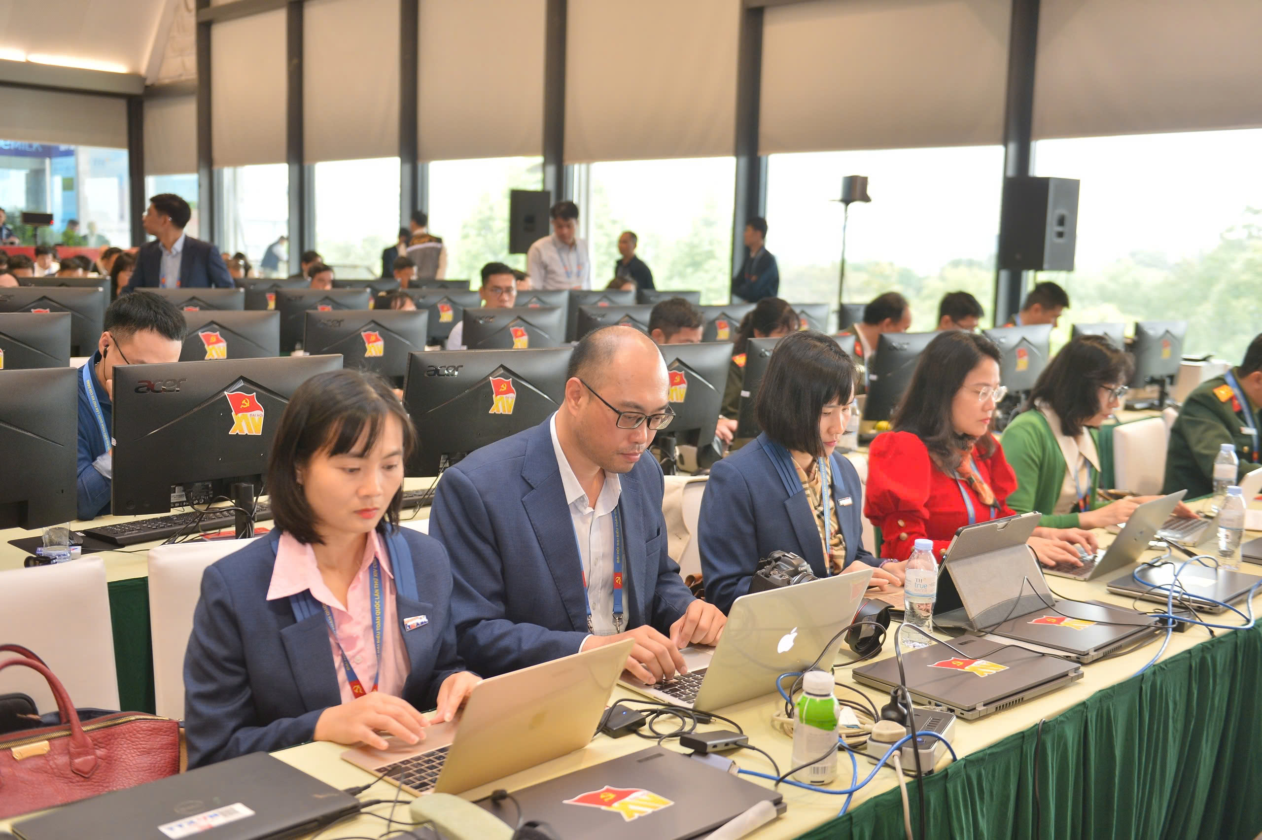 Thủ tướng thăm, động viên báo chí tác nghiệp tại Đại hội XIV  - Ảnh 5.