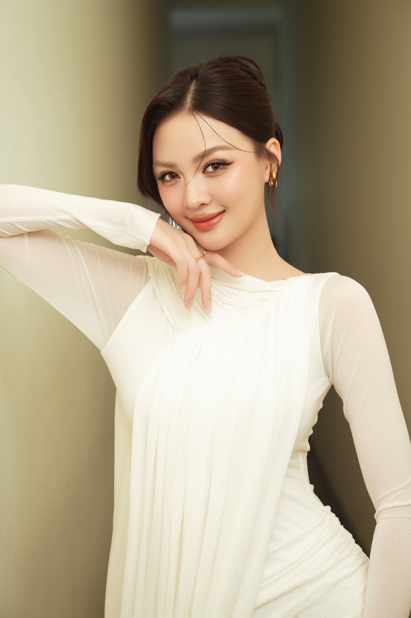 Nhan sắc á hậu được dân mạng 'đẩy thuyền' với cầu thủ Đình Bắc- Ảnh 1.