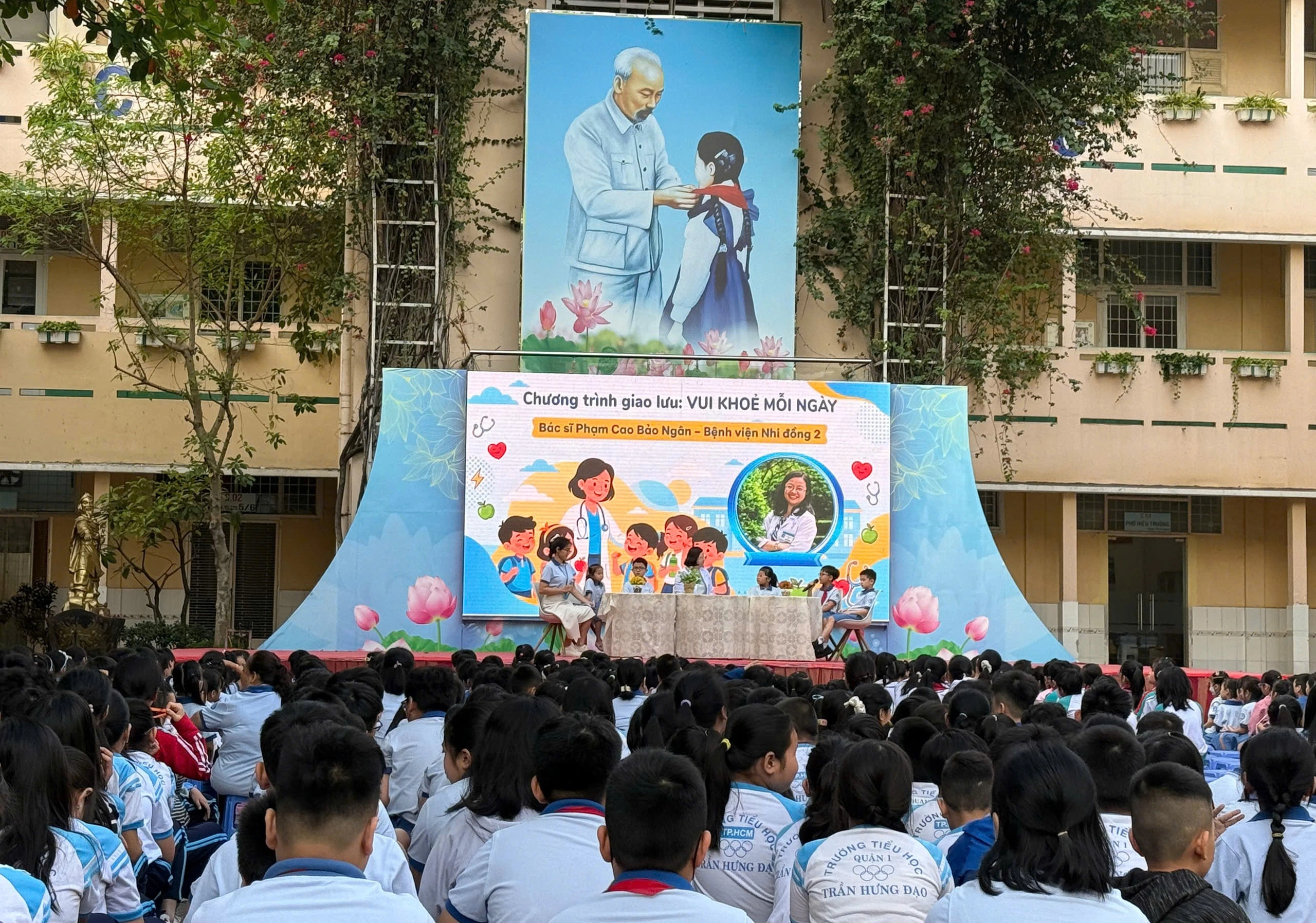 Bác sĩ Bệnh viện Nhi đồng 2 giải đáp nhiều câu hỏi thiết thực - Ảnh 1.