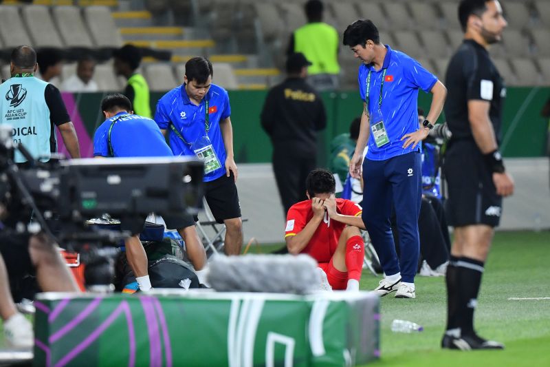 Hiểu Minh đứt dây chằng chéo, nghỉ thi đấu từ 6 đến 9 tháng - Ảnh 1.