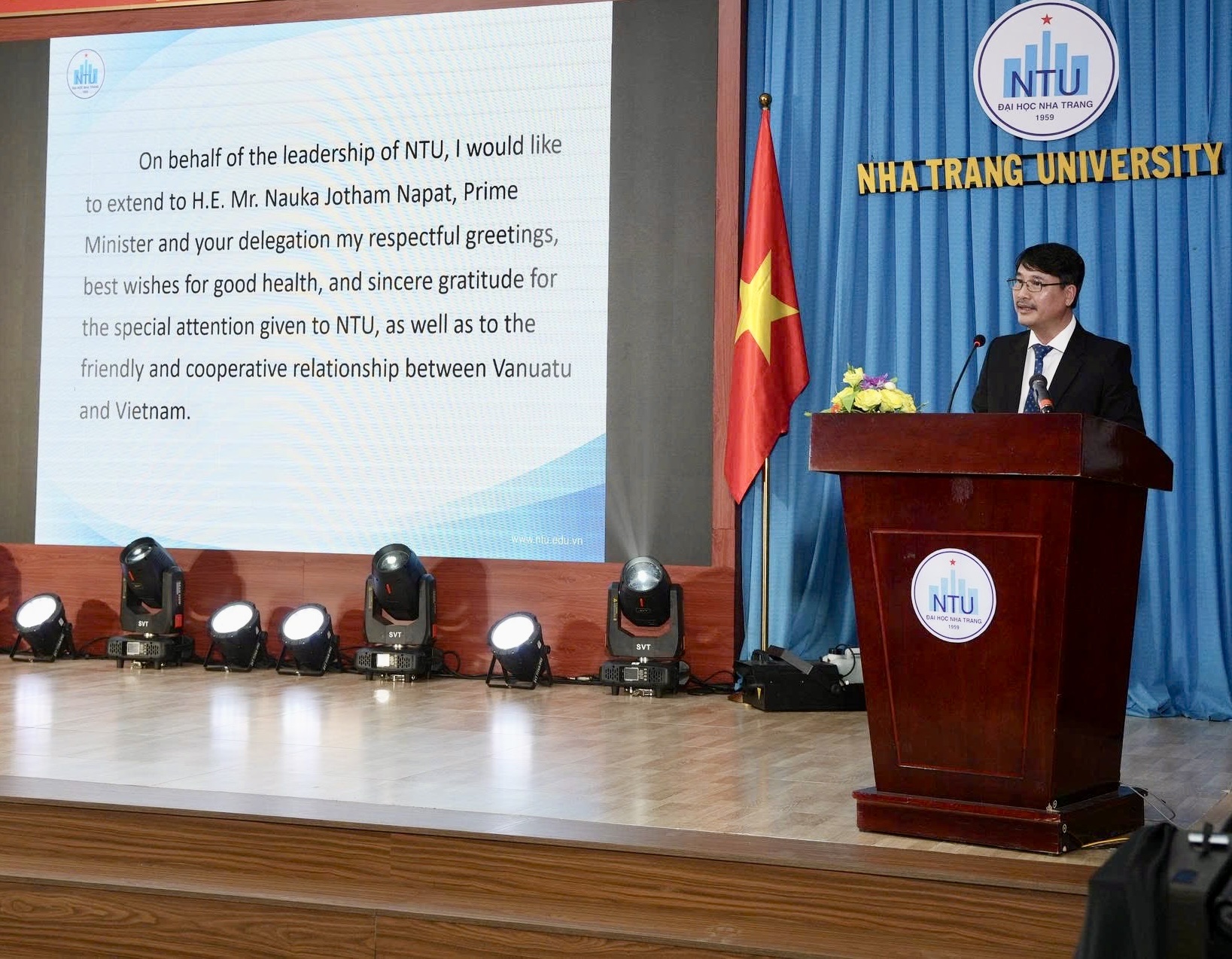 Thủ tướng Vanuatu thăm và làm việc tại Trường ĐH Nha Trang   - Ảnh 3.
