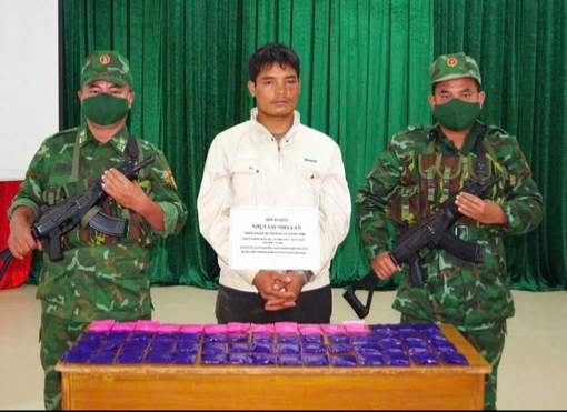 Bắt người đàn ông quốc tịch Lào vận chuyển hơn 12.000 viên nén nghi ma túy- Ảnh 1.