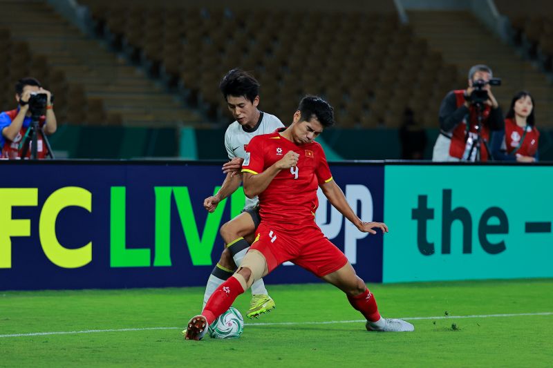 Chấn thương của Hiểu Minh dưới lăng k&iacute;nh của nguy&ecirc;n b&aacute;c sĩ đội tuyển: 'Khi  cơ thể bị đẩy qu&aacute; giới hạn'